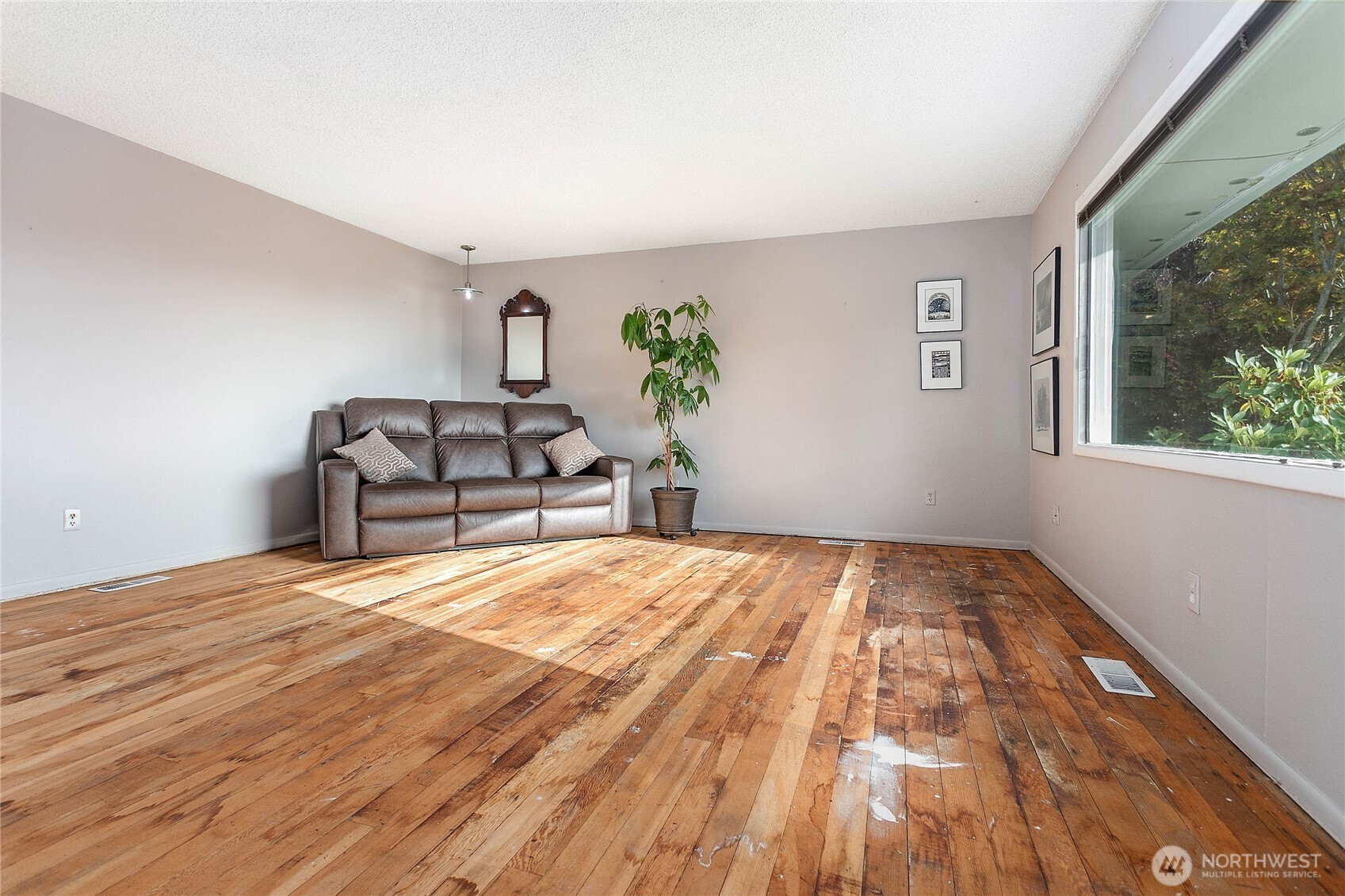 5471 Waschke Road Property Photo 6