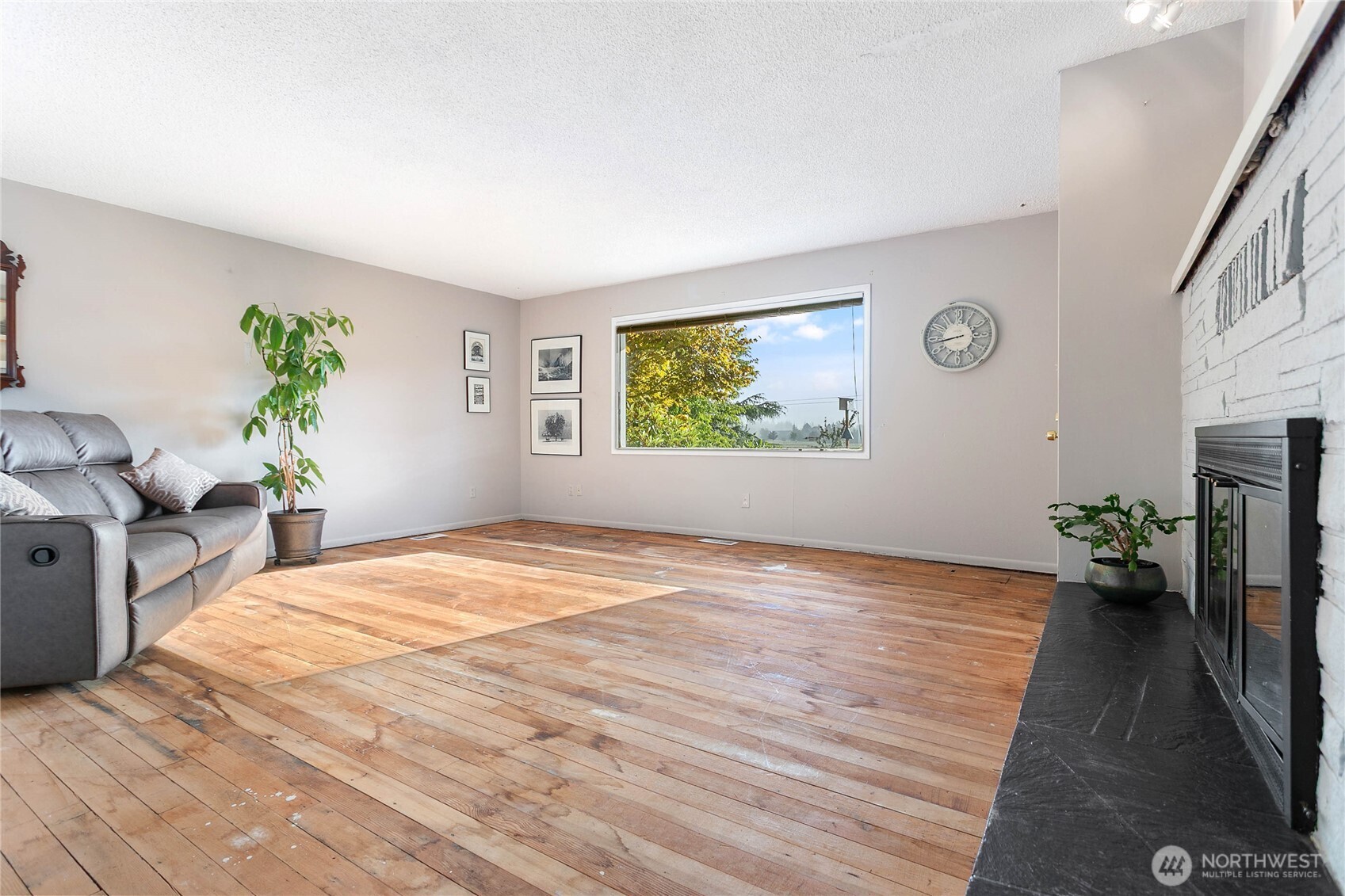 5471 Waschke Road Property Photo 8