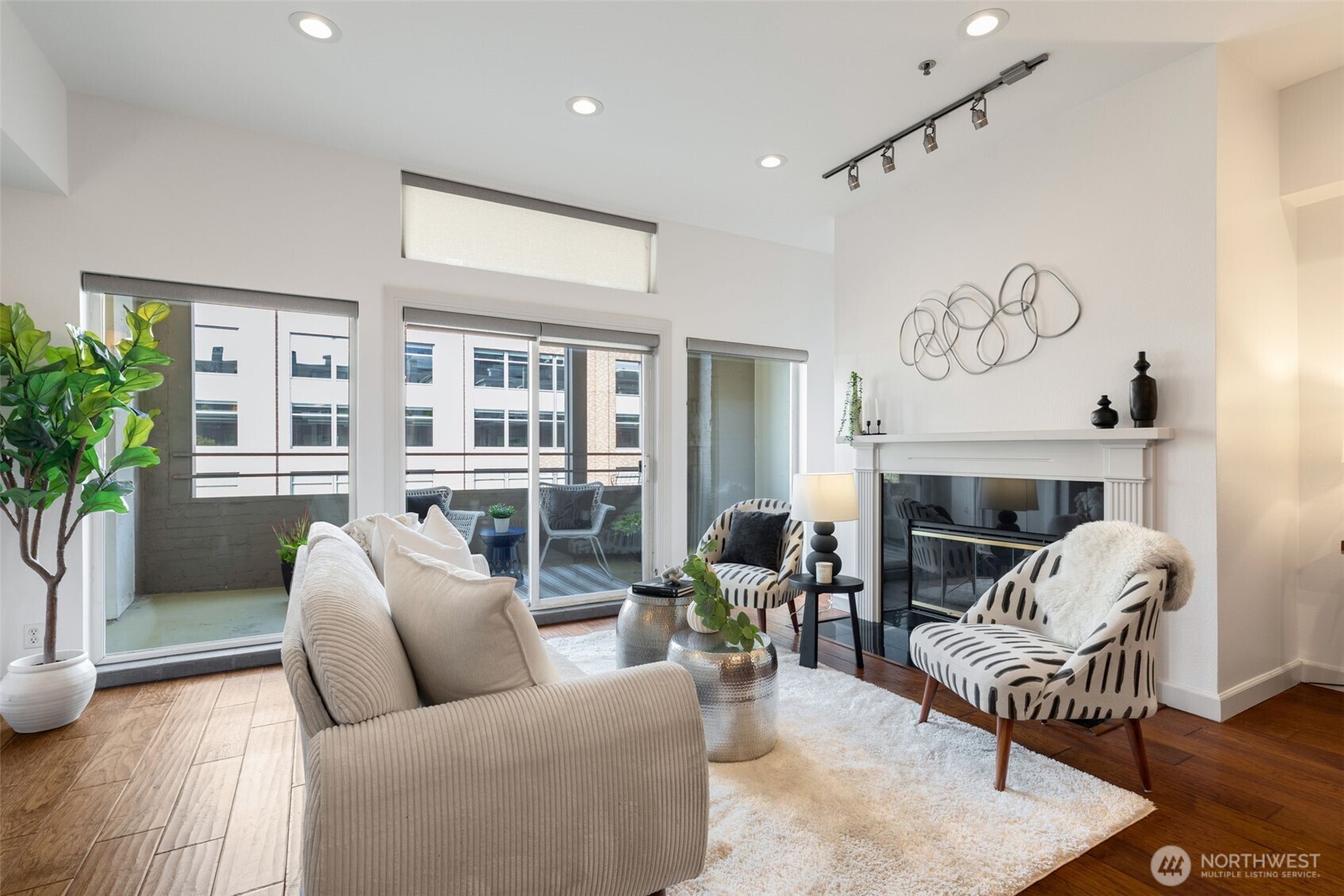 526 1st Avenue 420 Property Photo 1