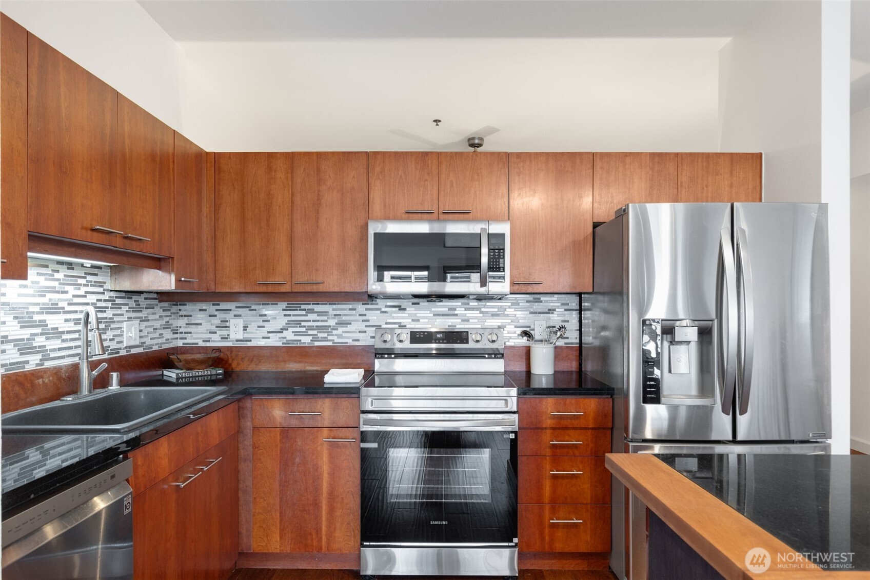 526 1st Avenue 420 Property Photo 19