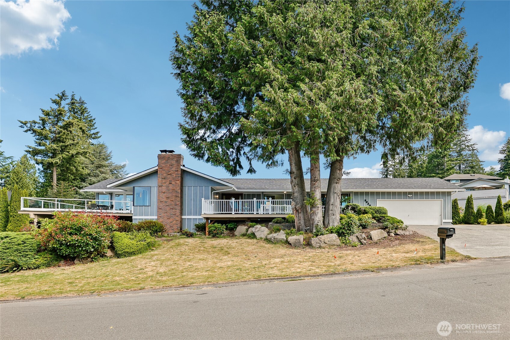 5925 94th Street Property Photo 1