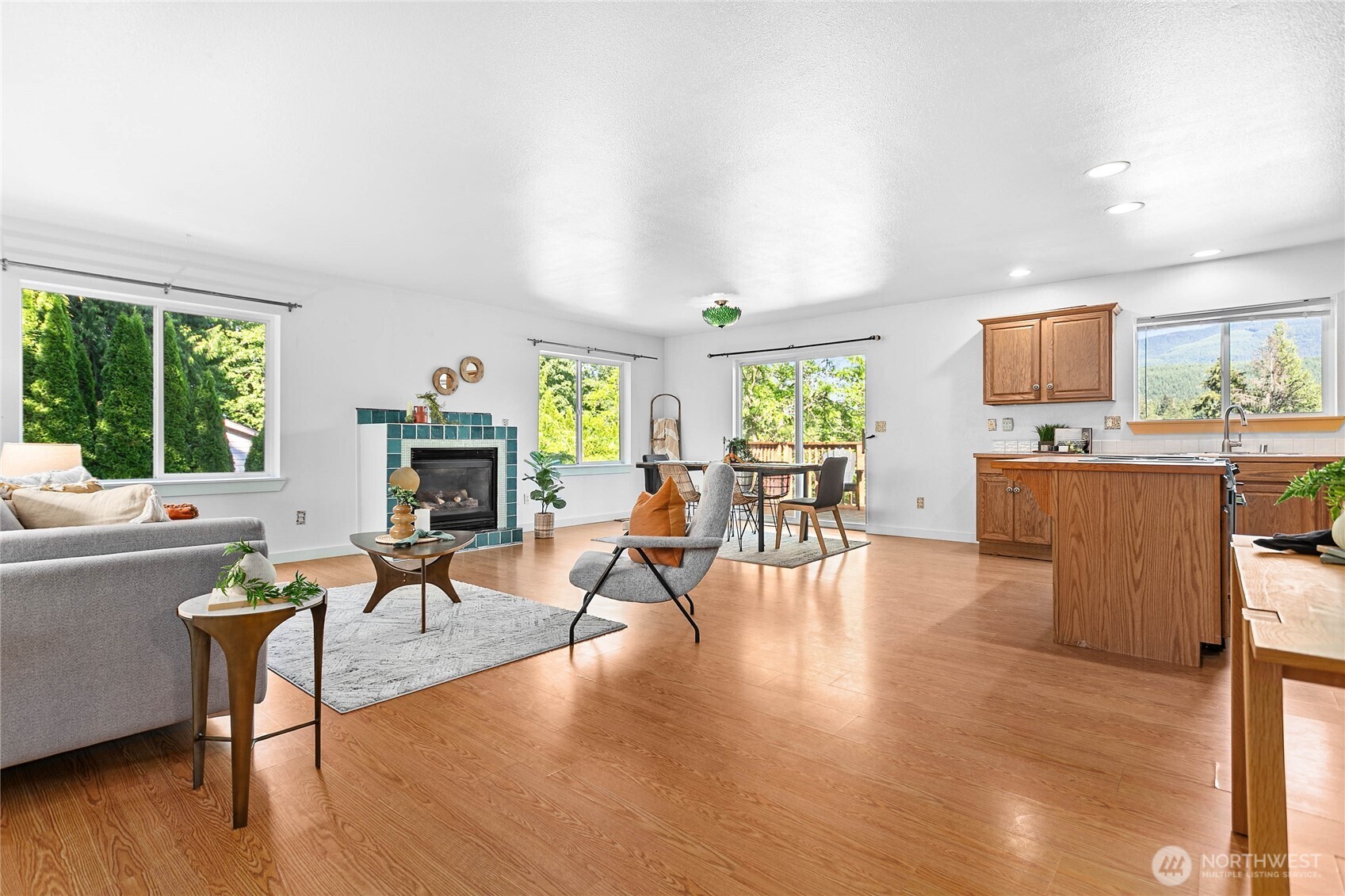 765 Summerset Way Property Photo 4