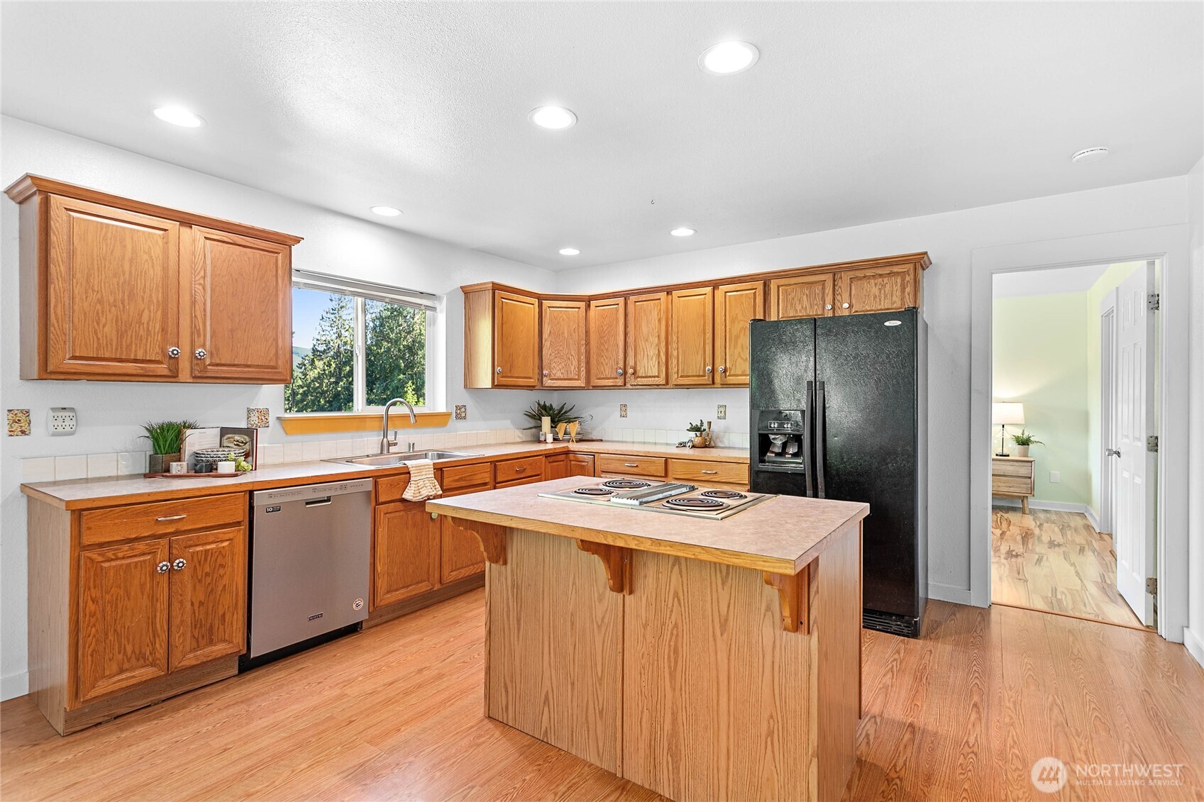765 Summerset Way Property Photo 12