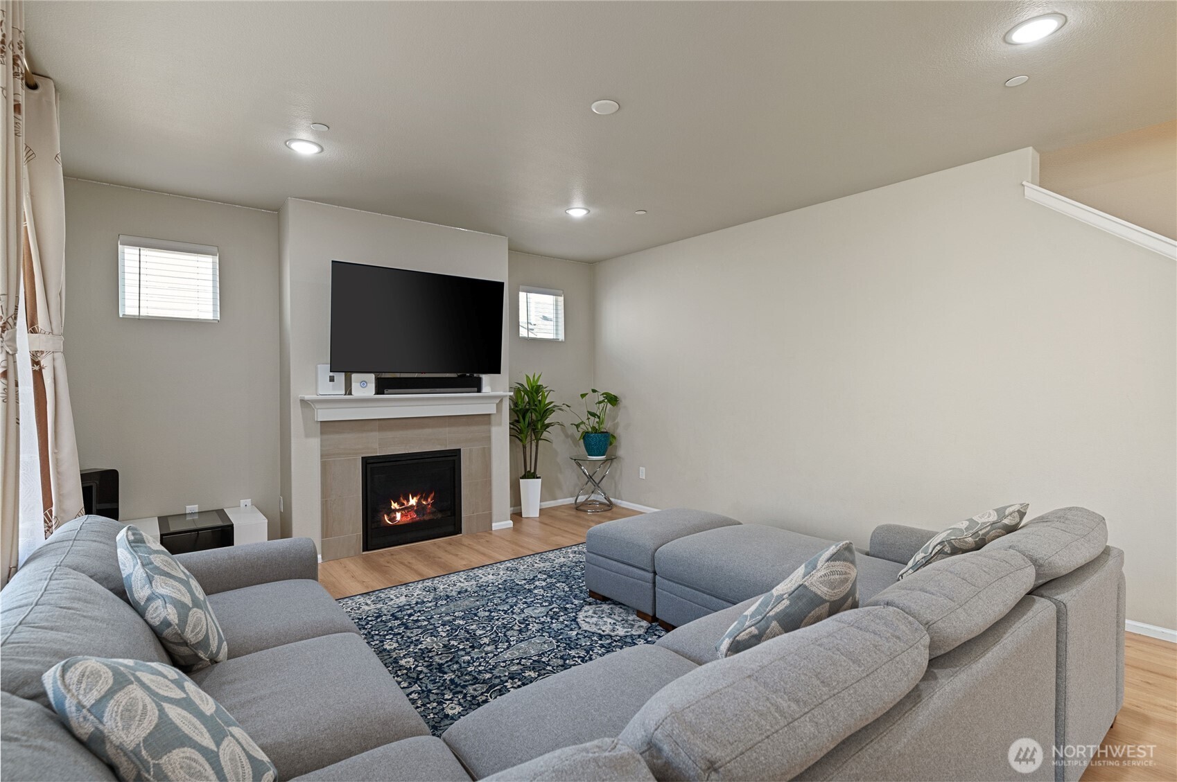 1175 Panoramic Loop Property Photo 4