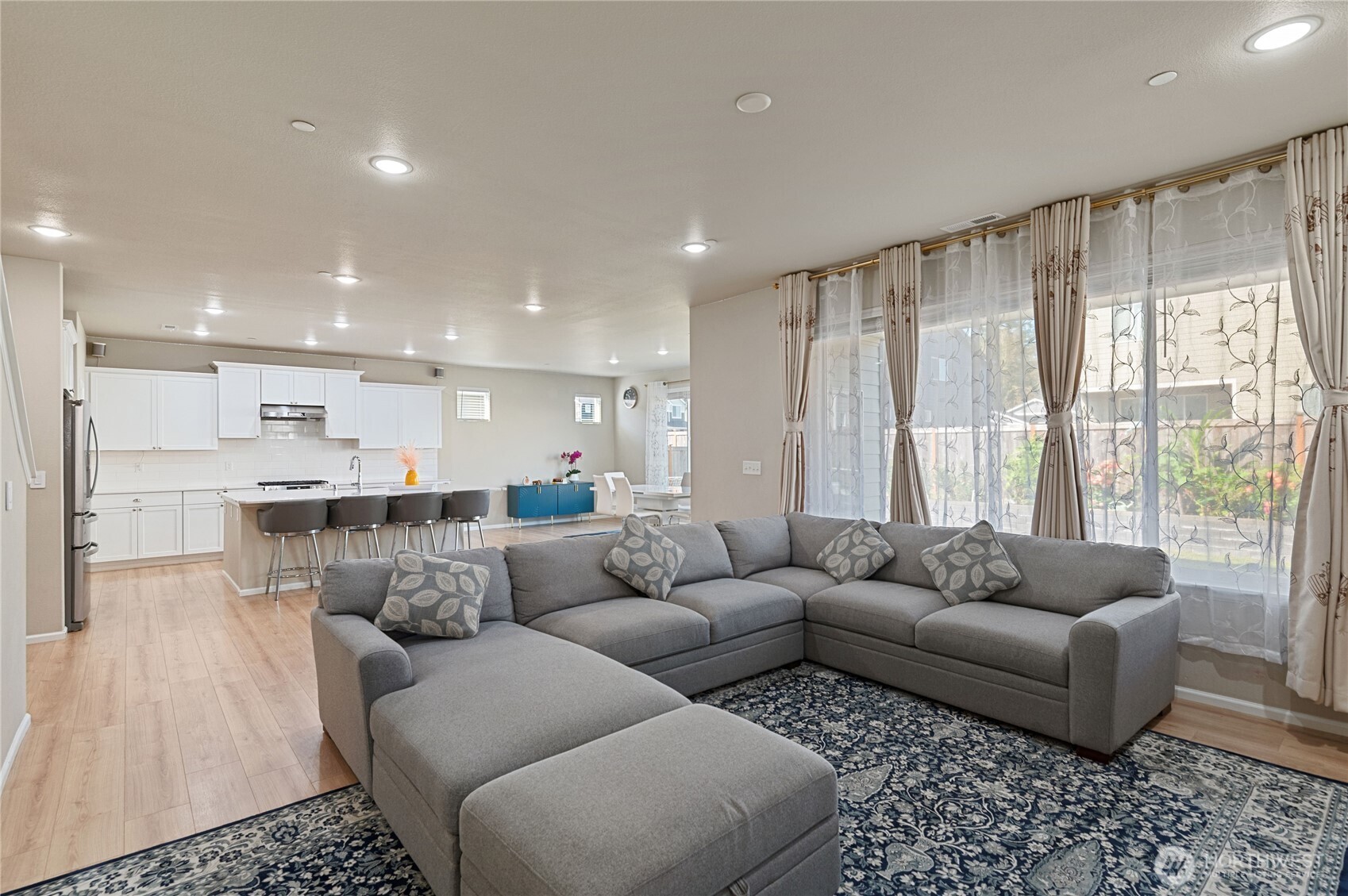 1175 Panoramic Loop Property Photo 5