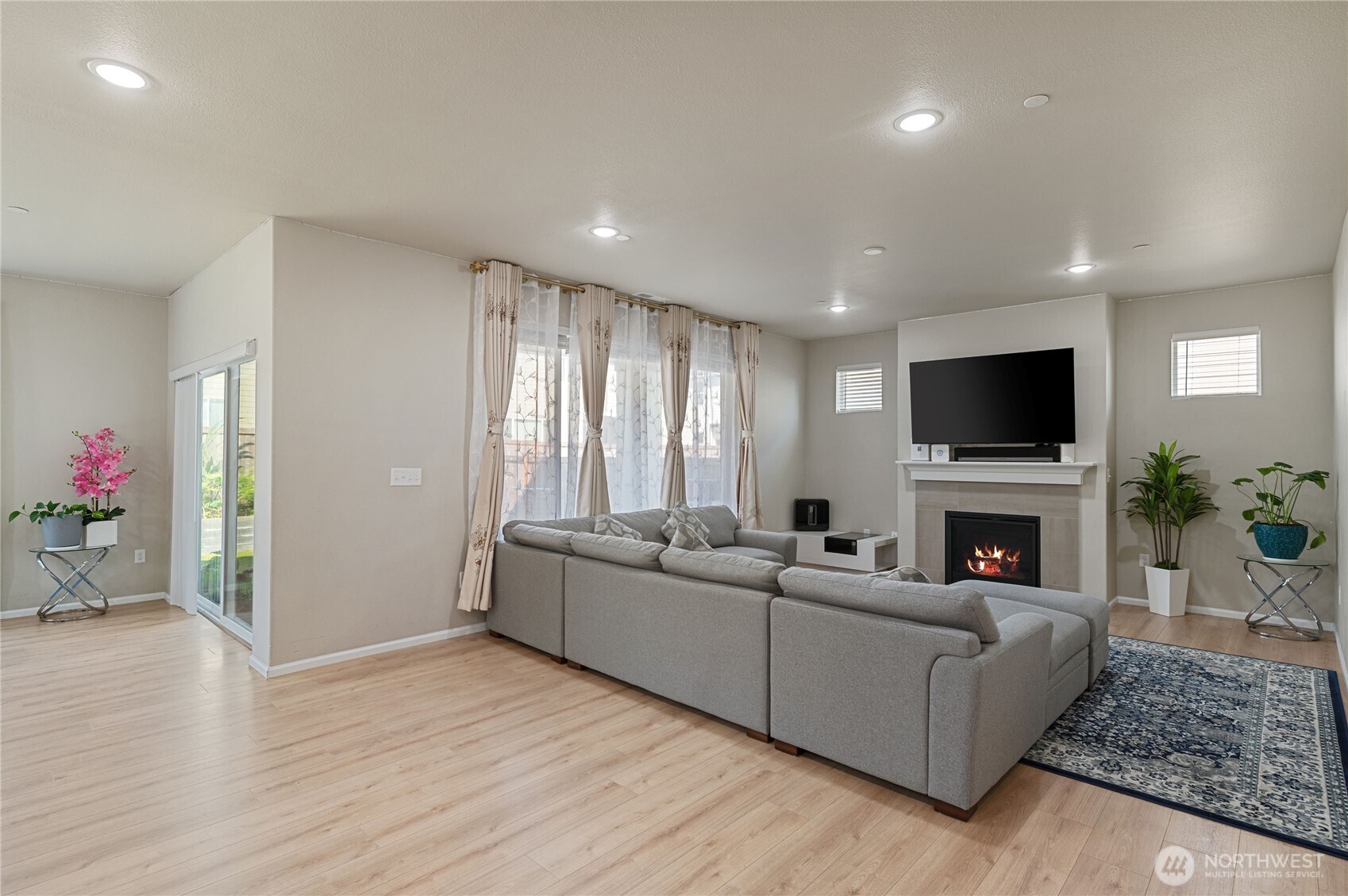1175 Panoramic Loop Property Photo 6