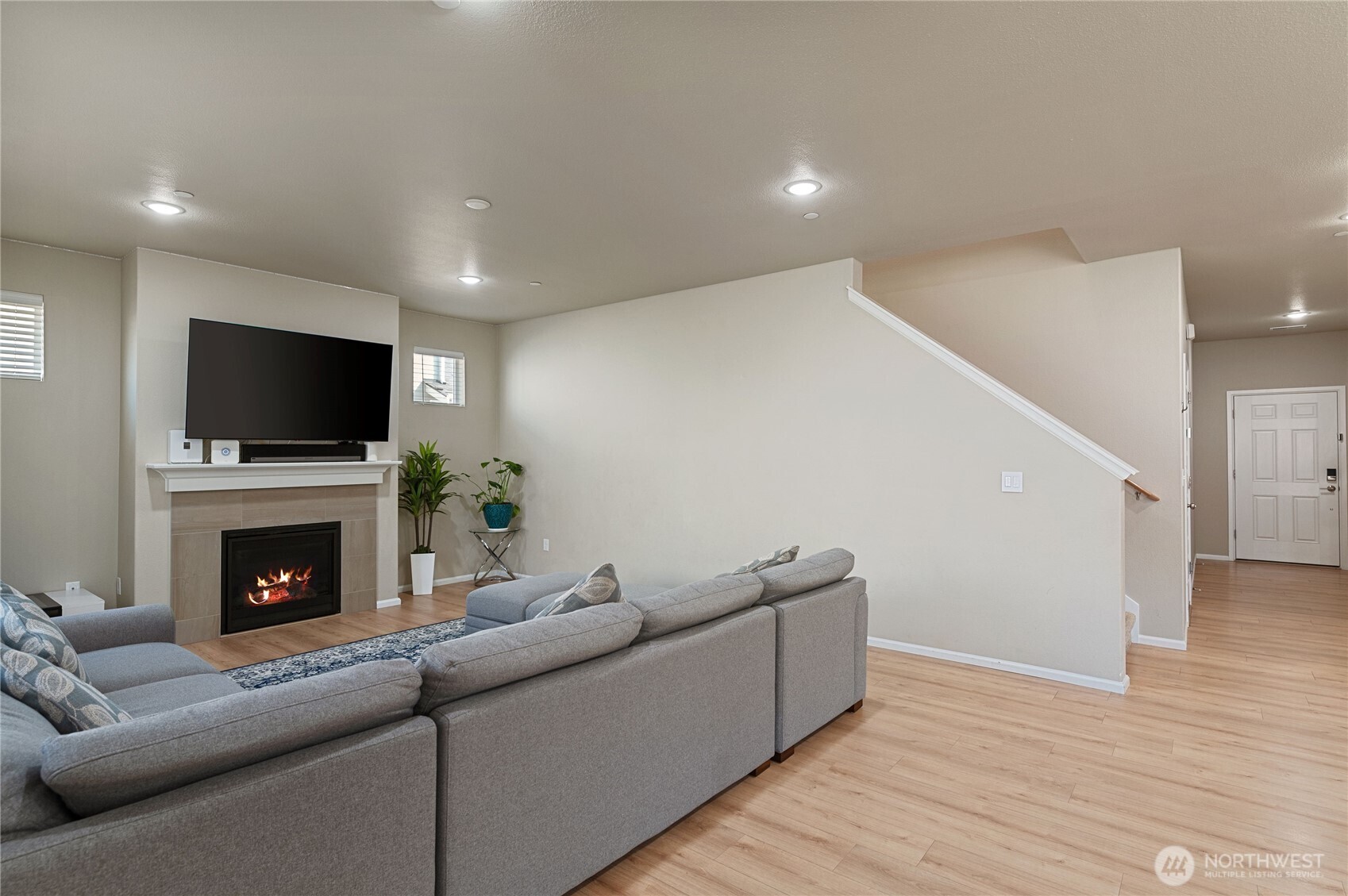 1175 Panoramic Loop Property Photo 7