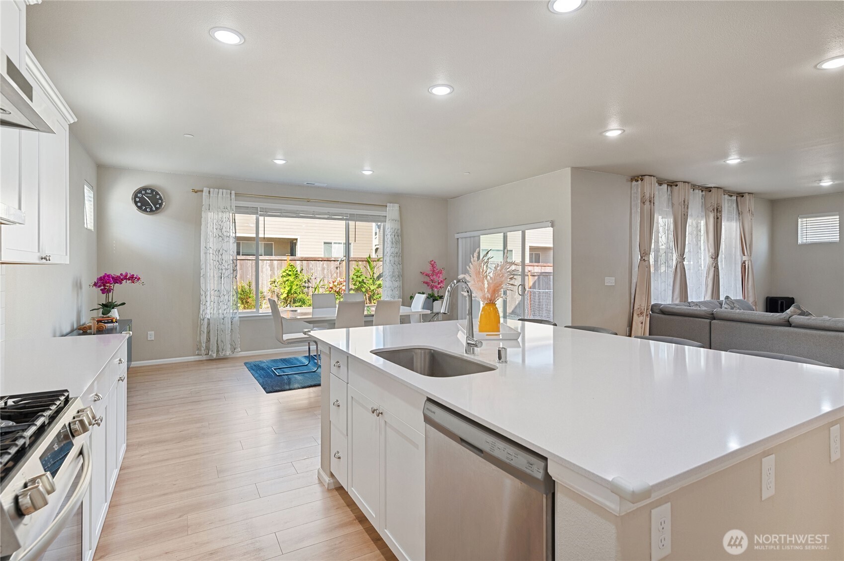 1175 Panoramic Loop Property Photo 9