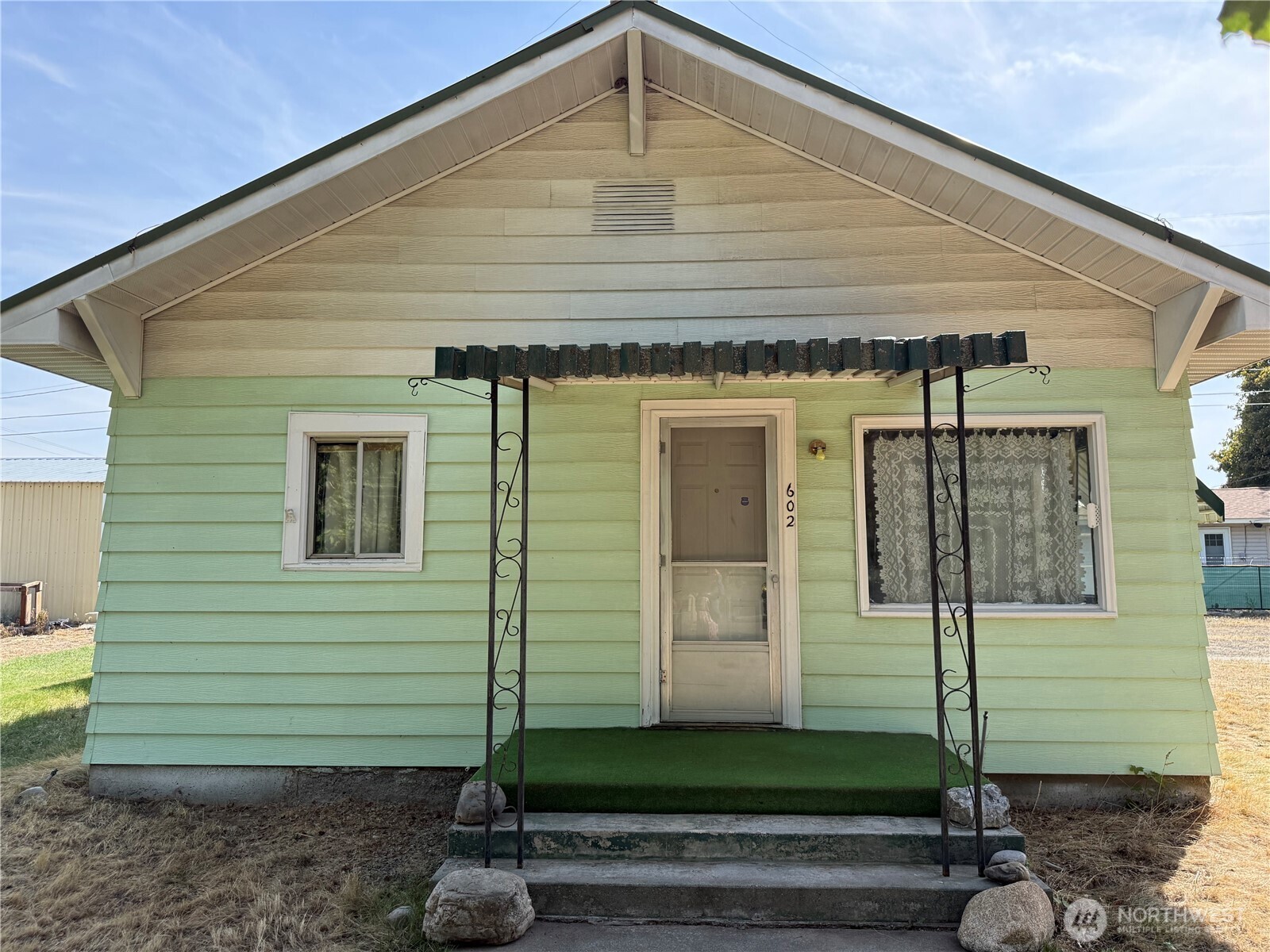 602 SE Trinity Avenue Property Photo 1