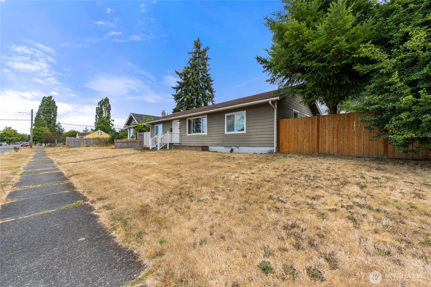 5911 S Thompson Avenue Property Photo 2
