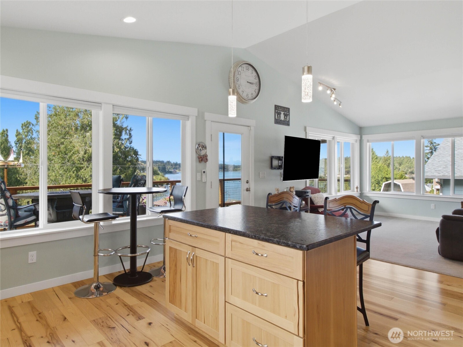 9924 Mariner Drive Property Photo 10