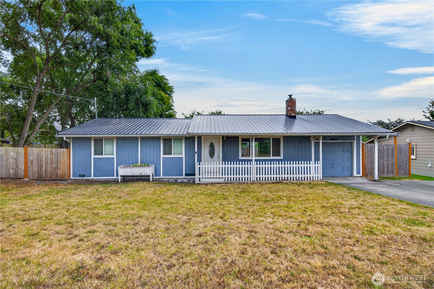 854 SW Heller Street Property Photo 1