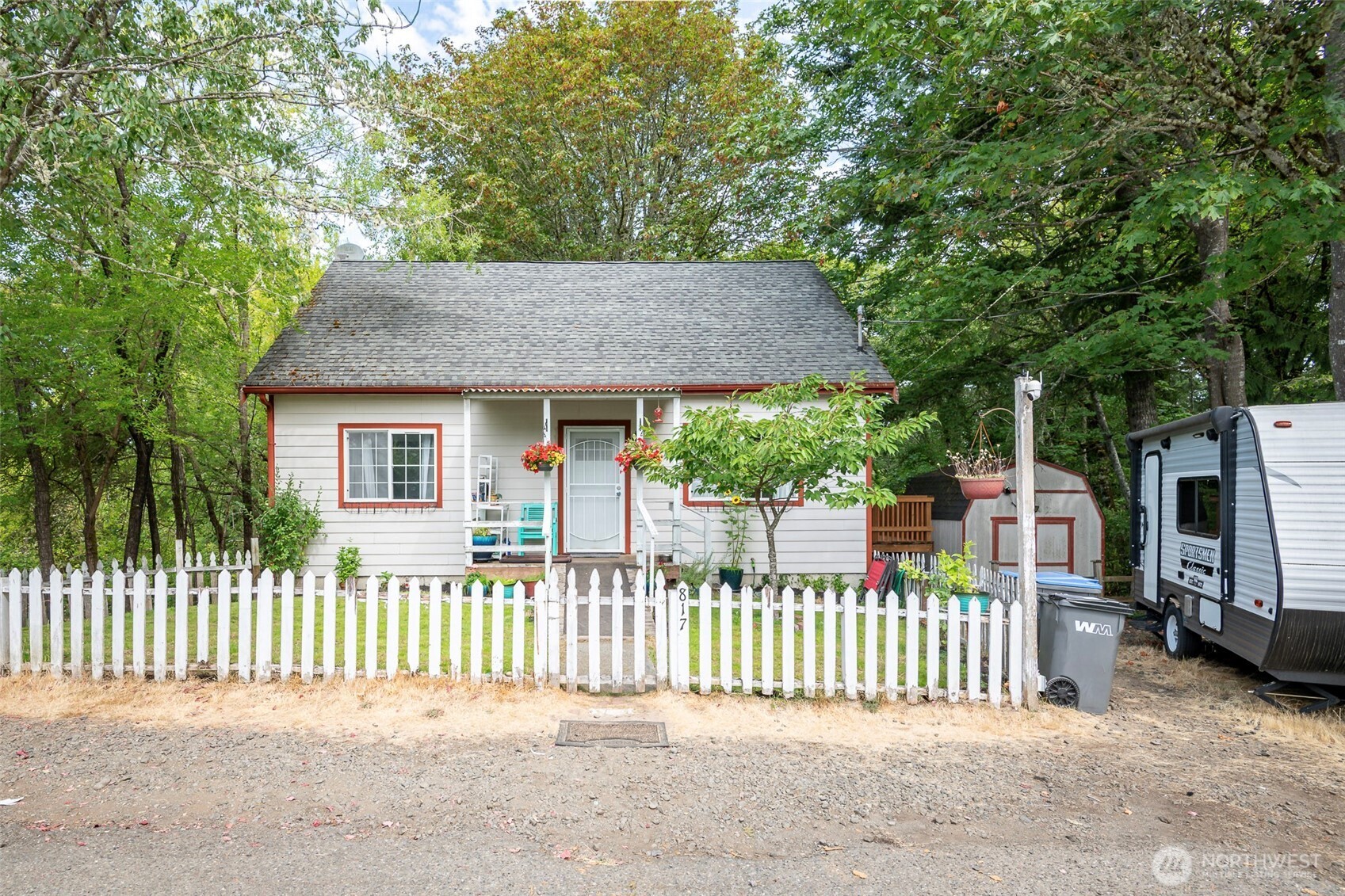817 Kendall Street Property Photo 4