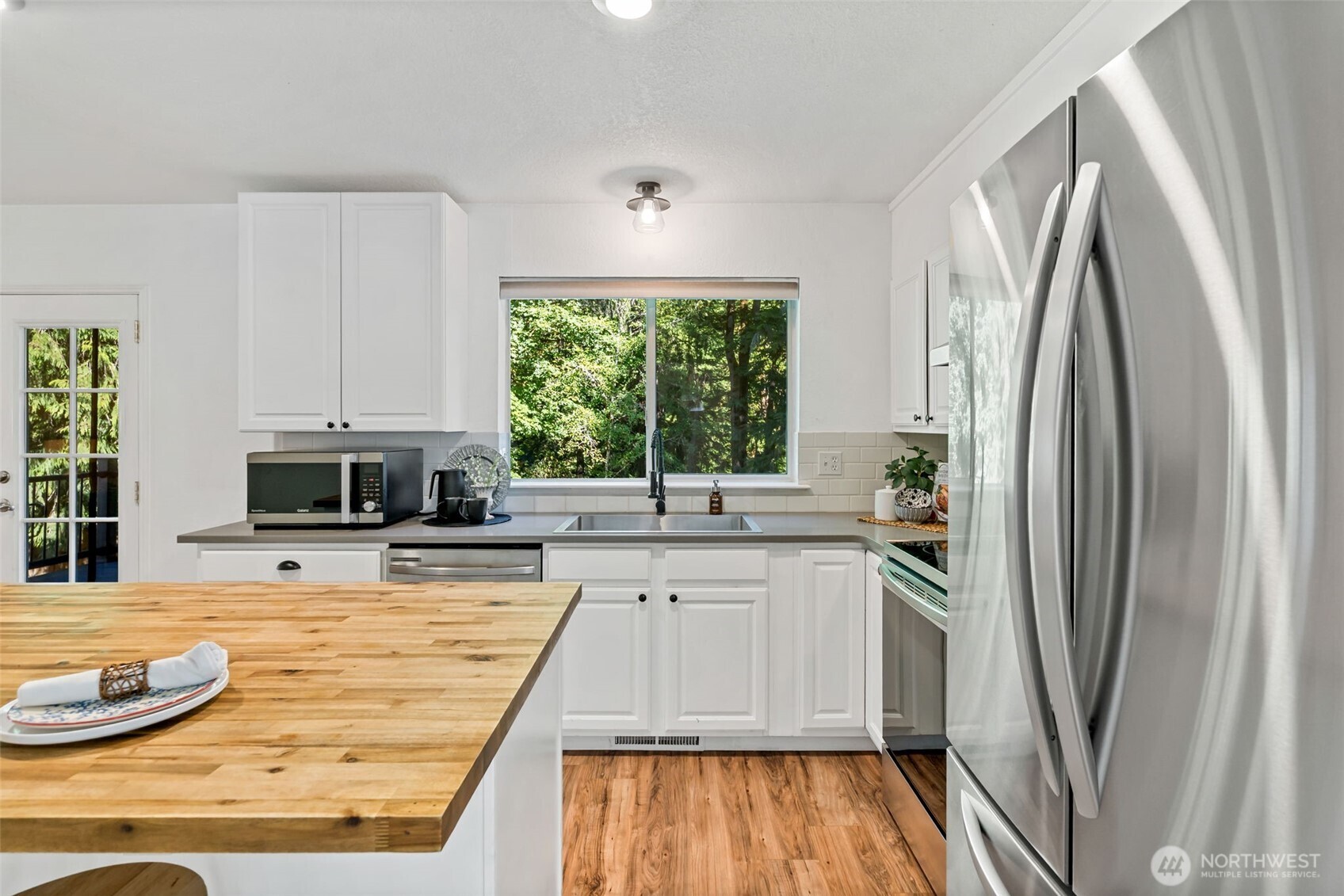 961 Ne Winston Dr Property Photo 11