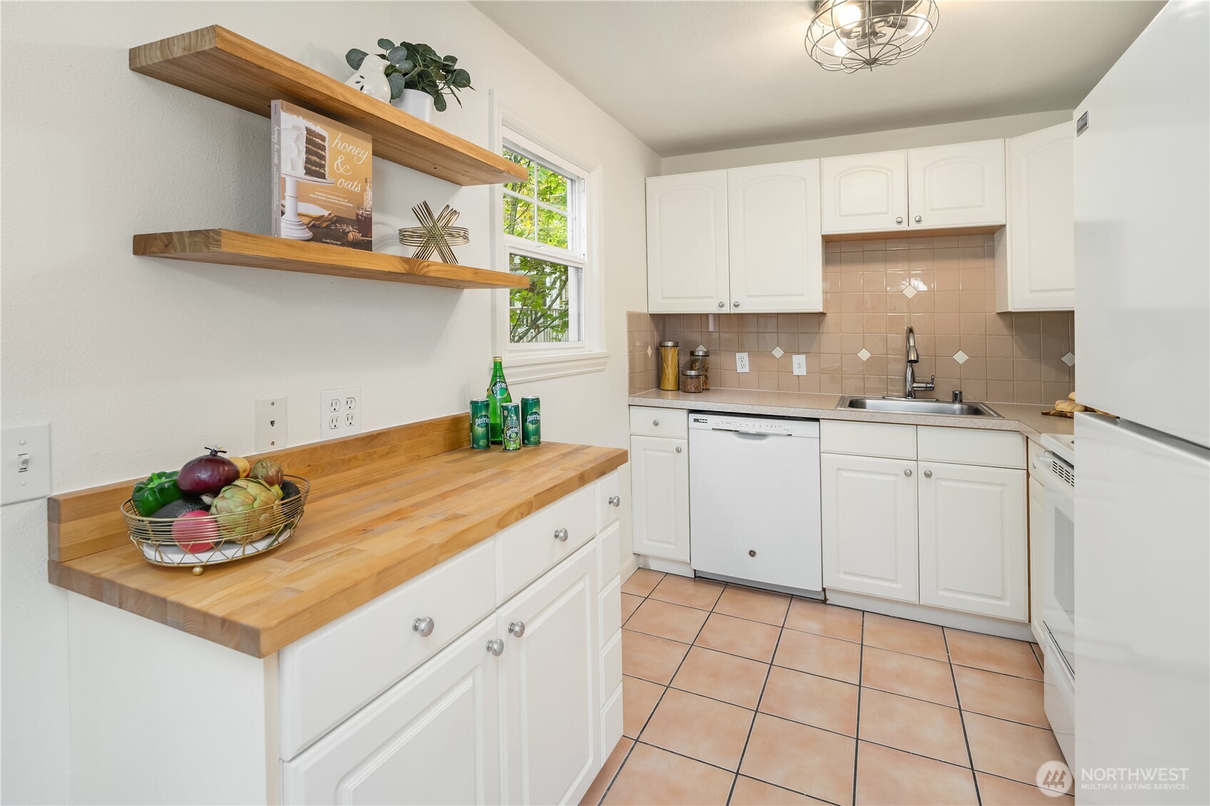 5616 Fauntleroy Way Property Photo 8