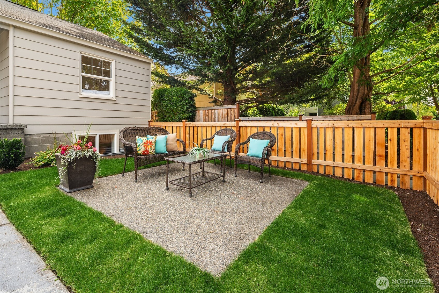 5616 Fauntleroy Way Property Photo 18