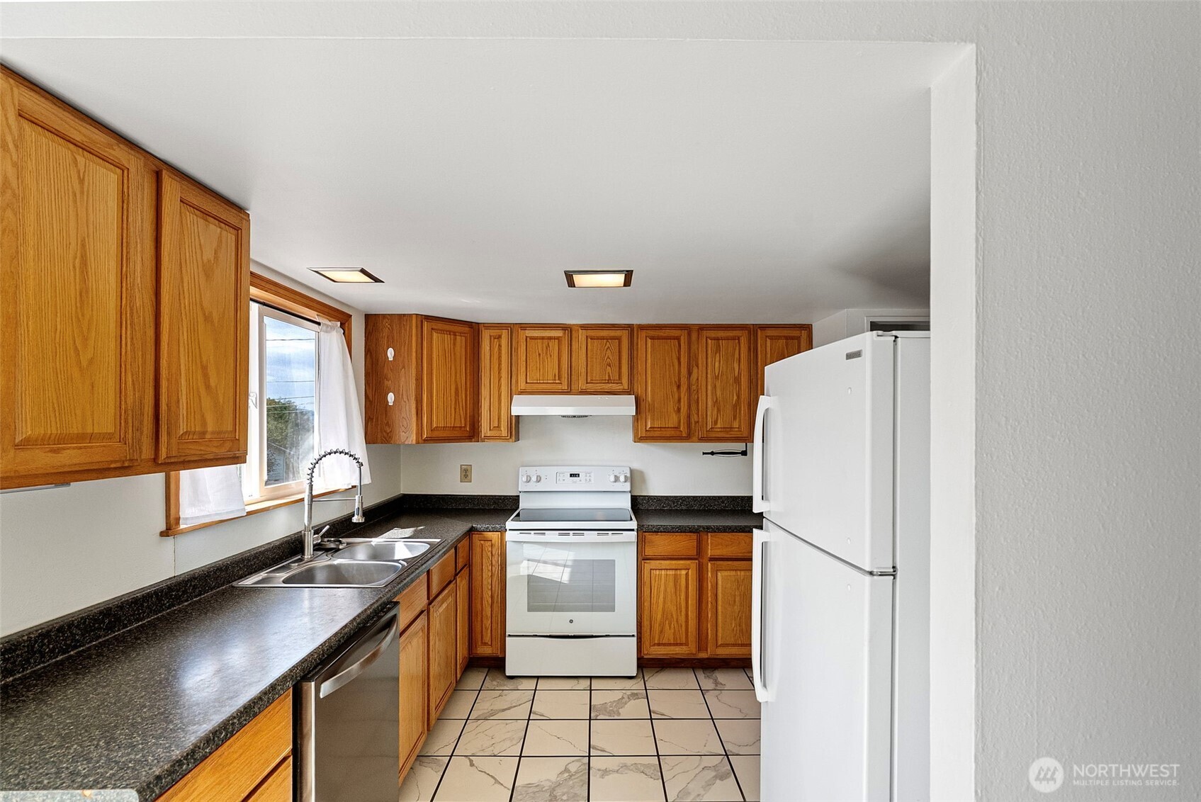 1527 Sylvan Way Property Photo 8
