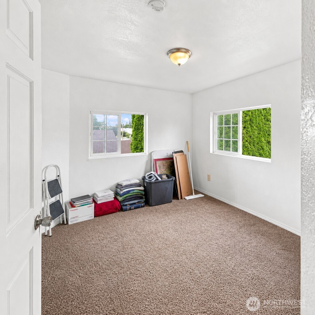 702 5th Avenue Property Photo 17