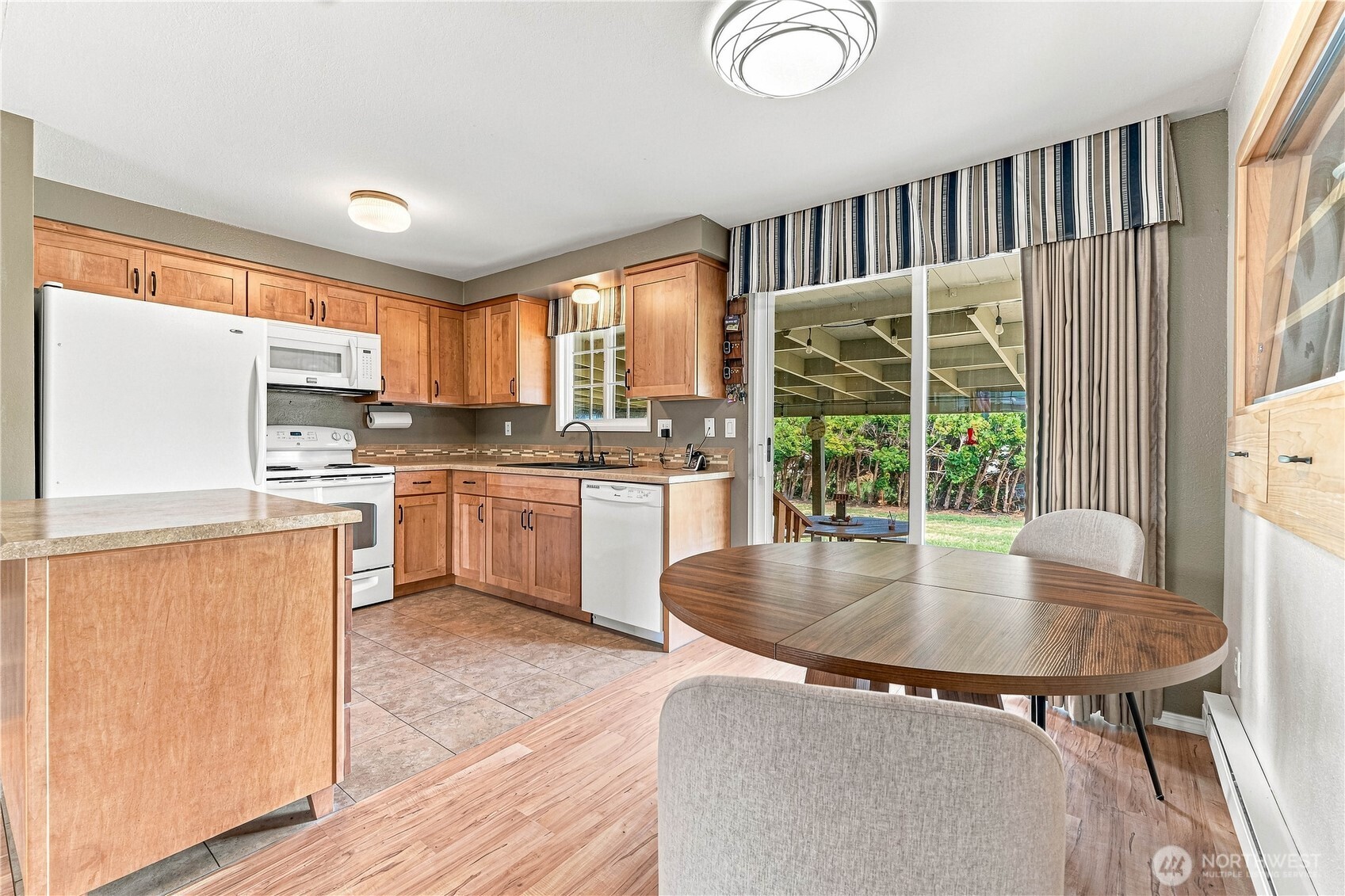 107 Oak Street Property Photo 5