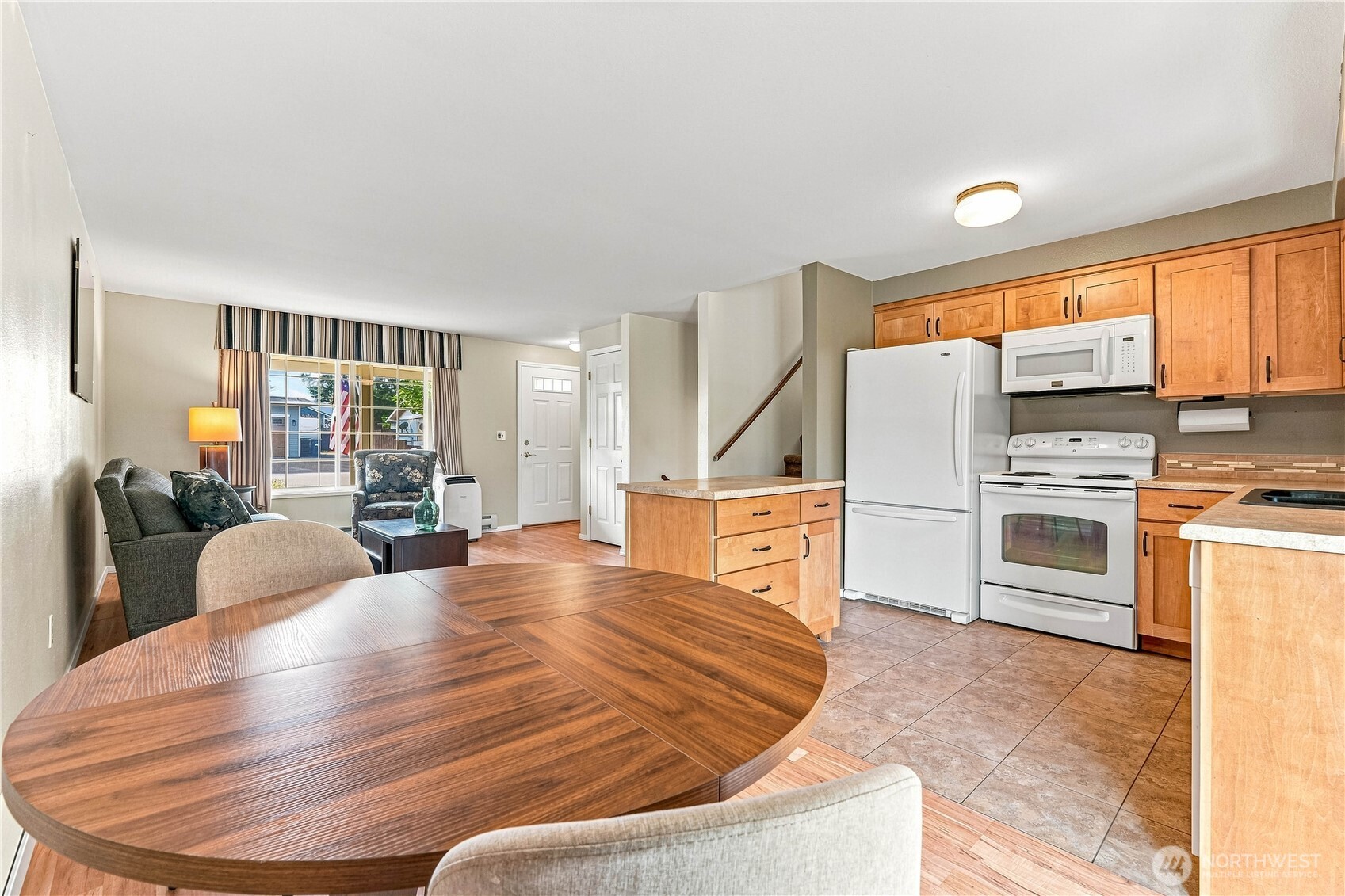 107 Oak Street Property Photo 6