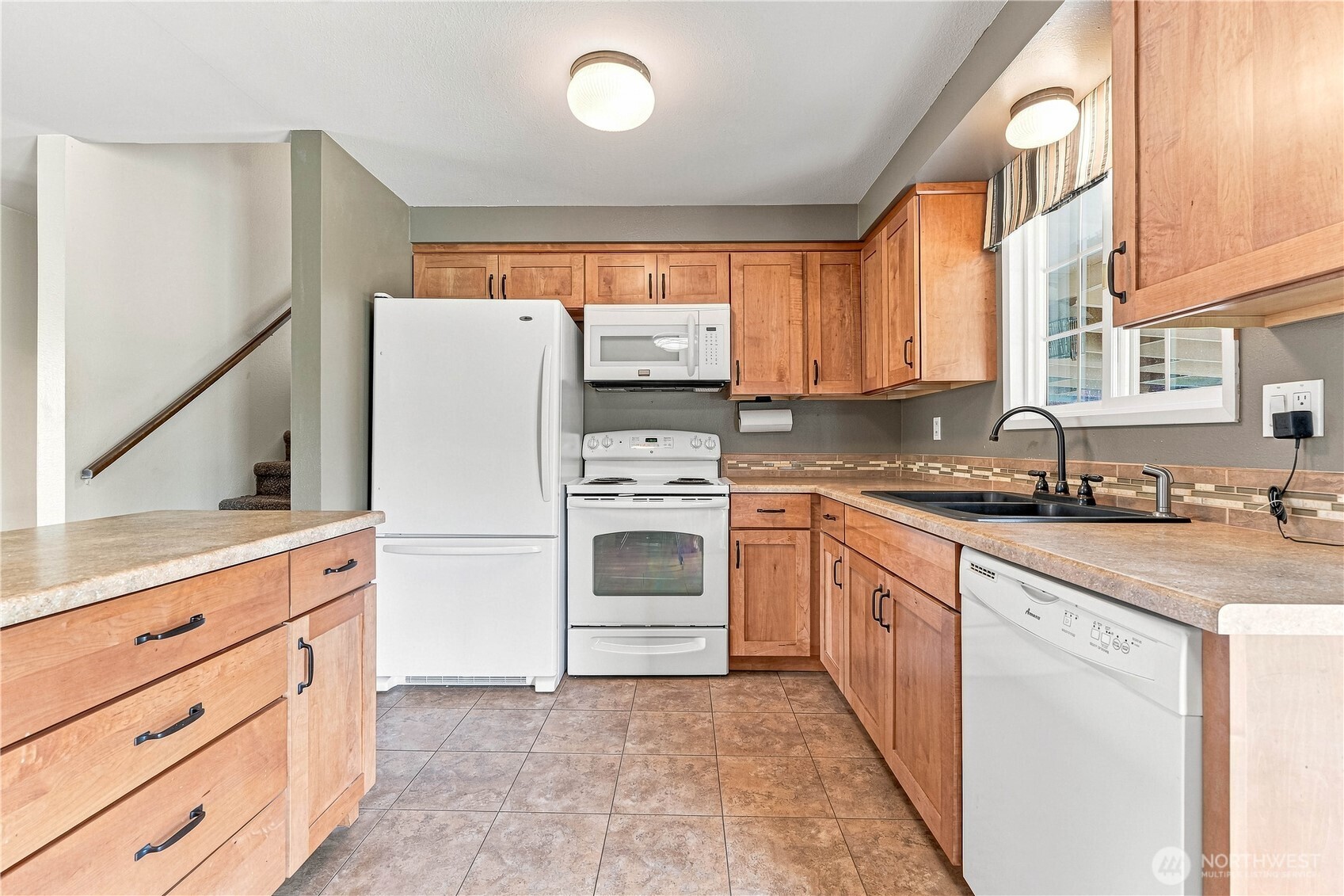 107 Oak Street Property Photo 7