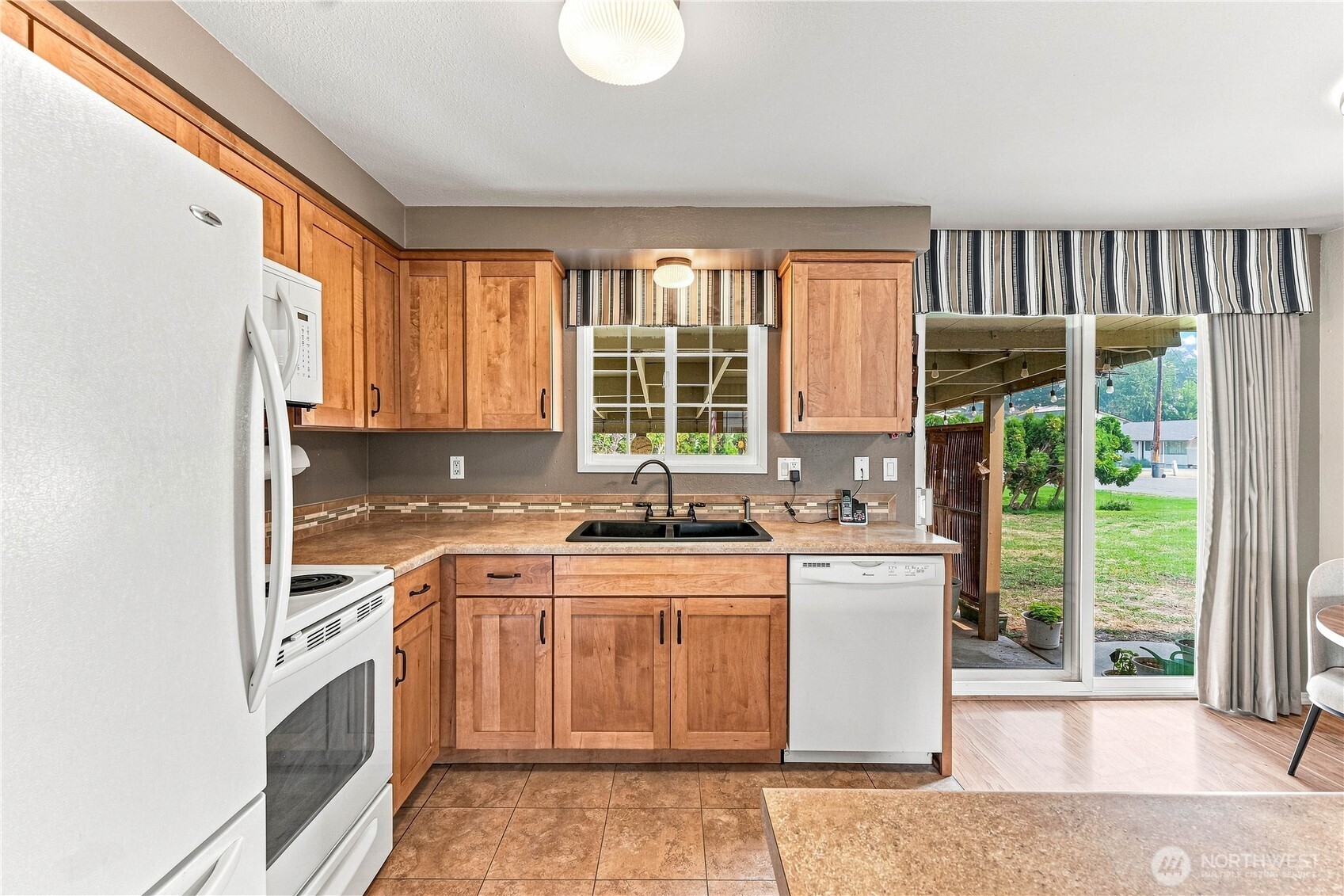 107 Oak Street Property Photo 8