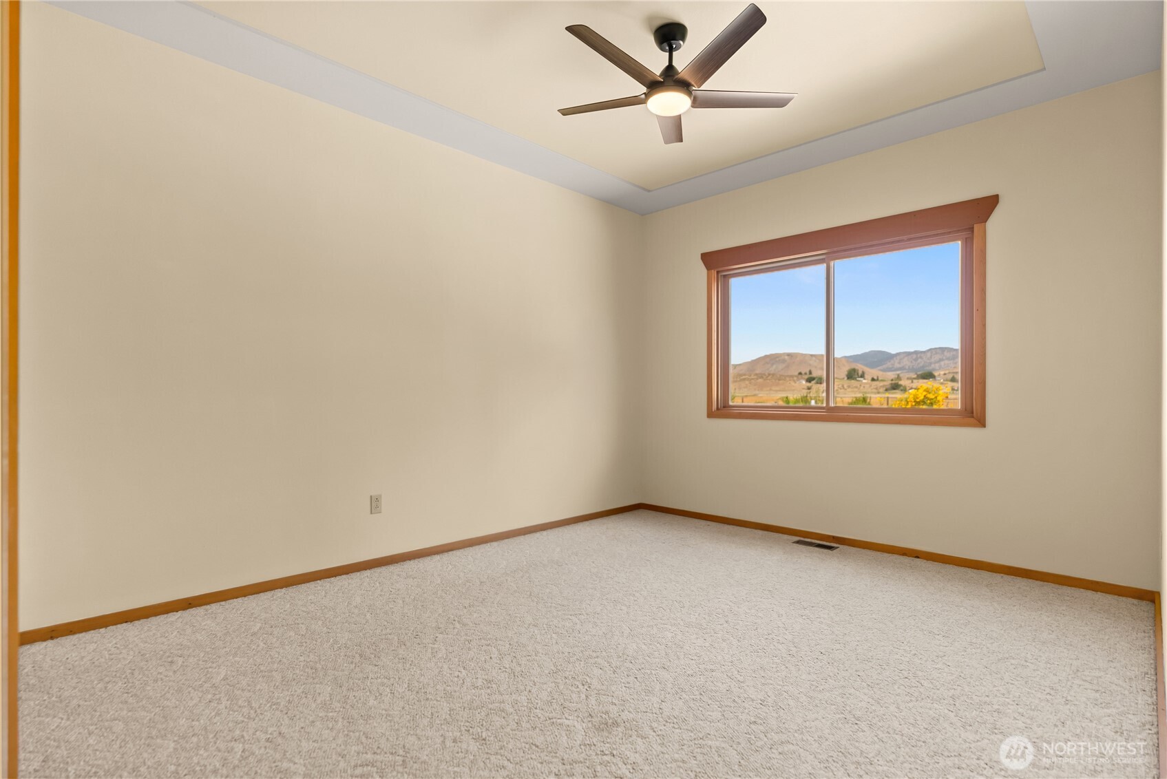 101 Evans Property Photo 32