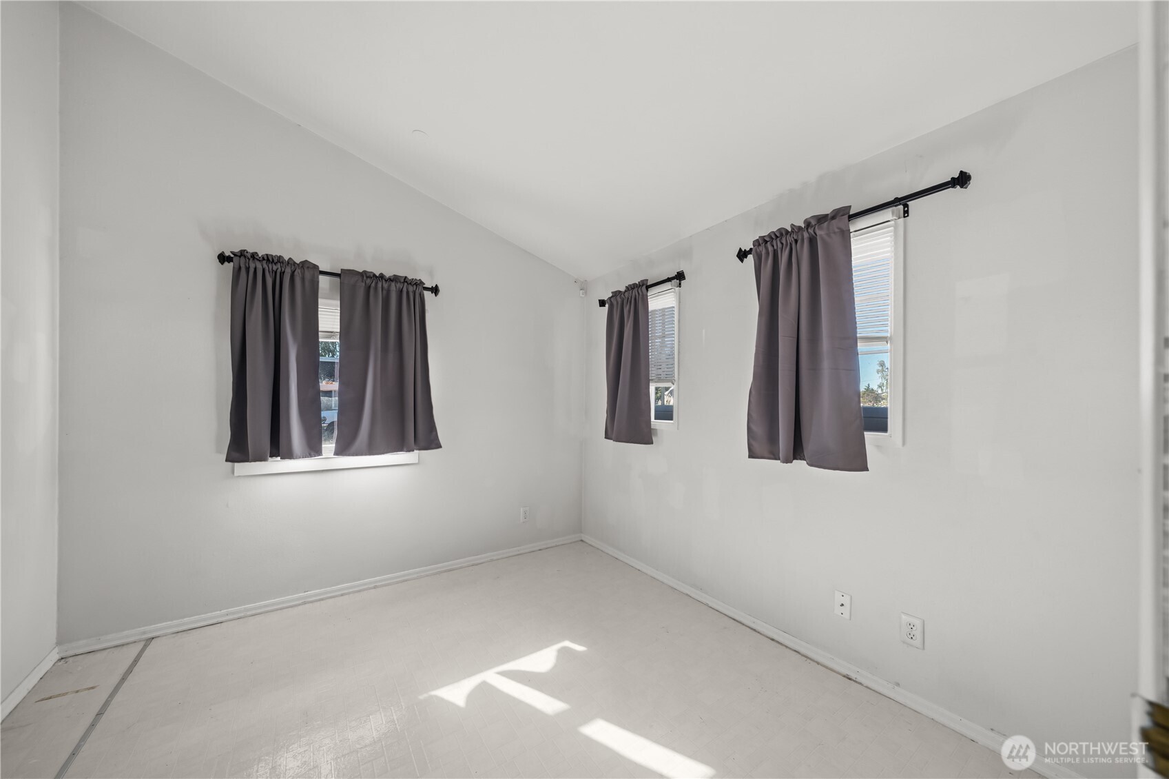 5019 N 46th Street Property Photo 18