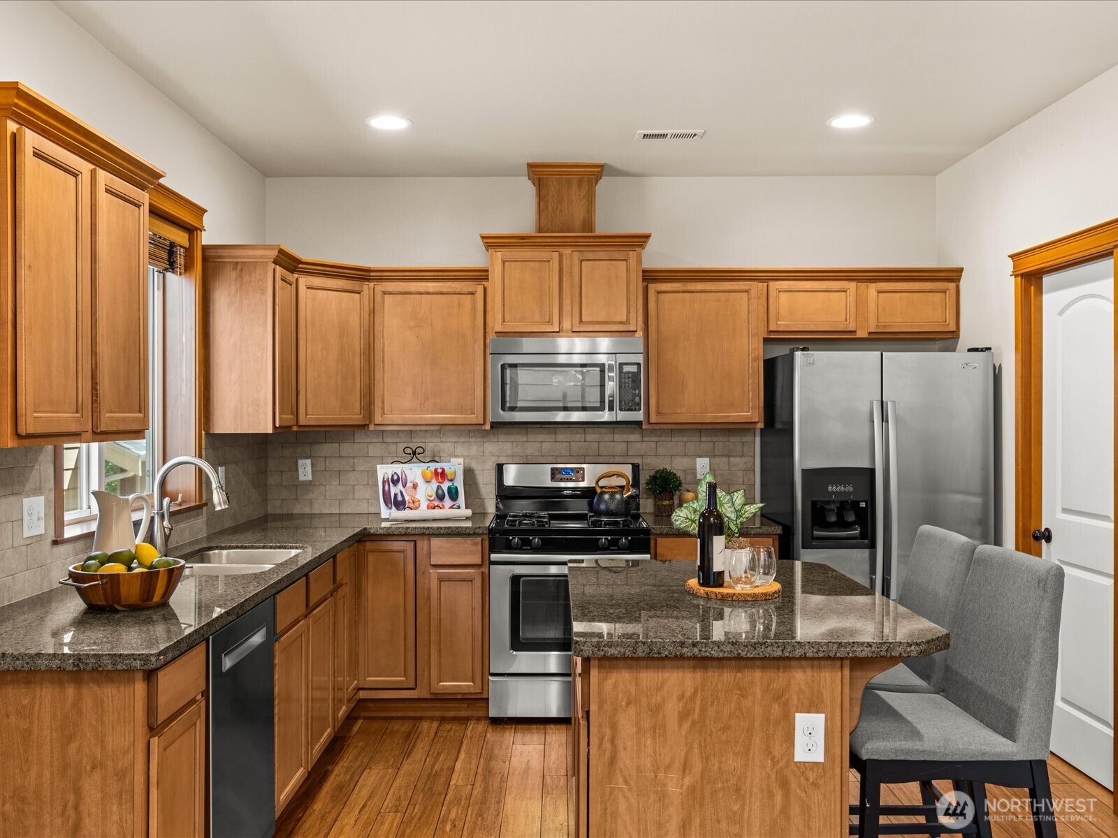 103 162nd Place Property Photo 2