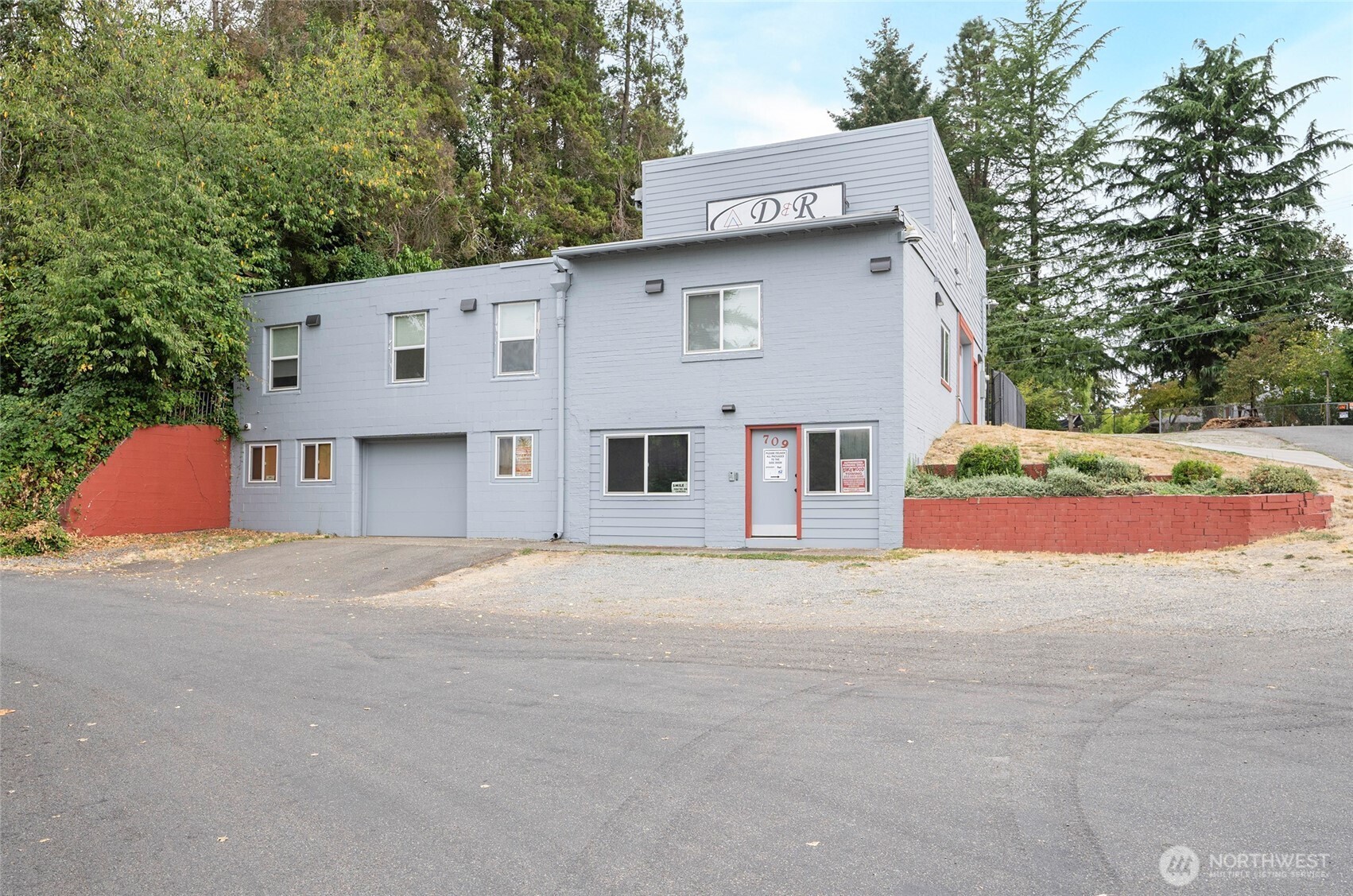 709 106th Street Property Photo 2