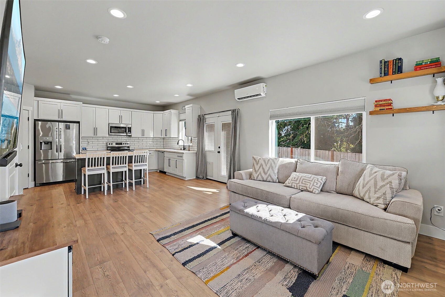 324 123rd Street Property Photo 4
