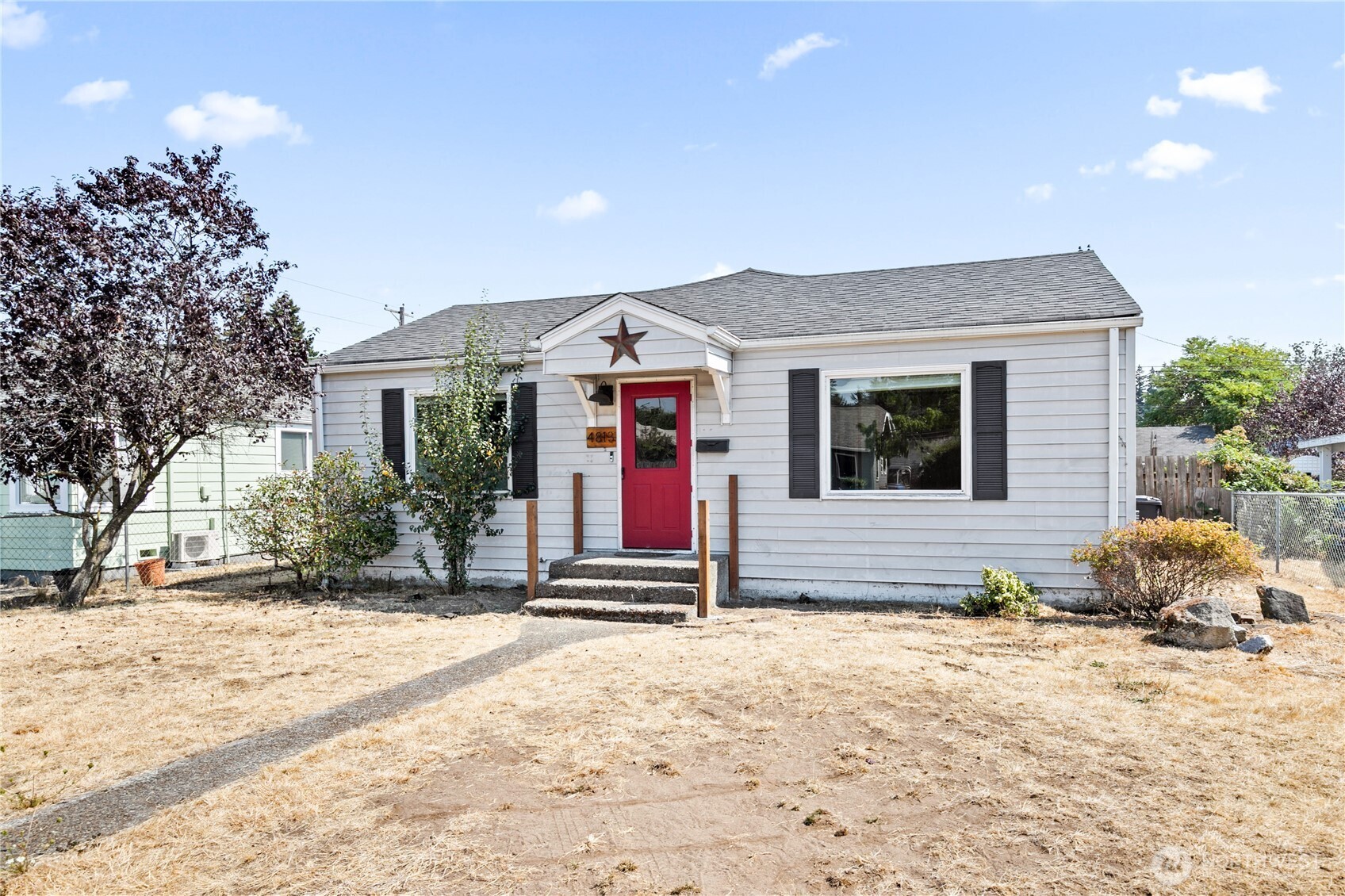 4813 S Oakes Street Property Photo 1