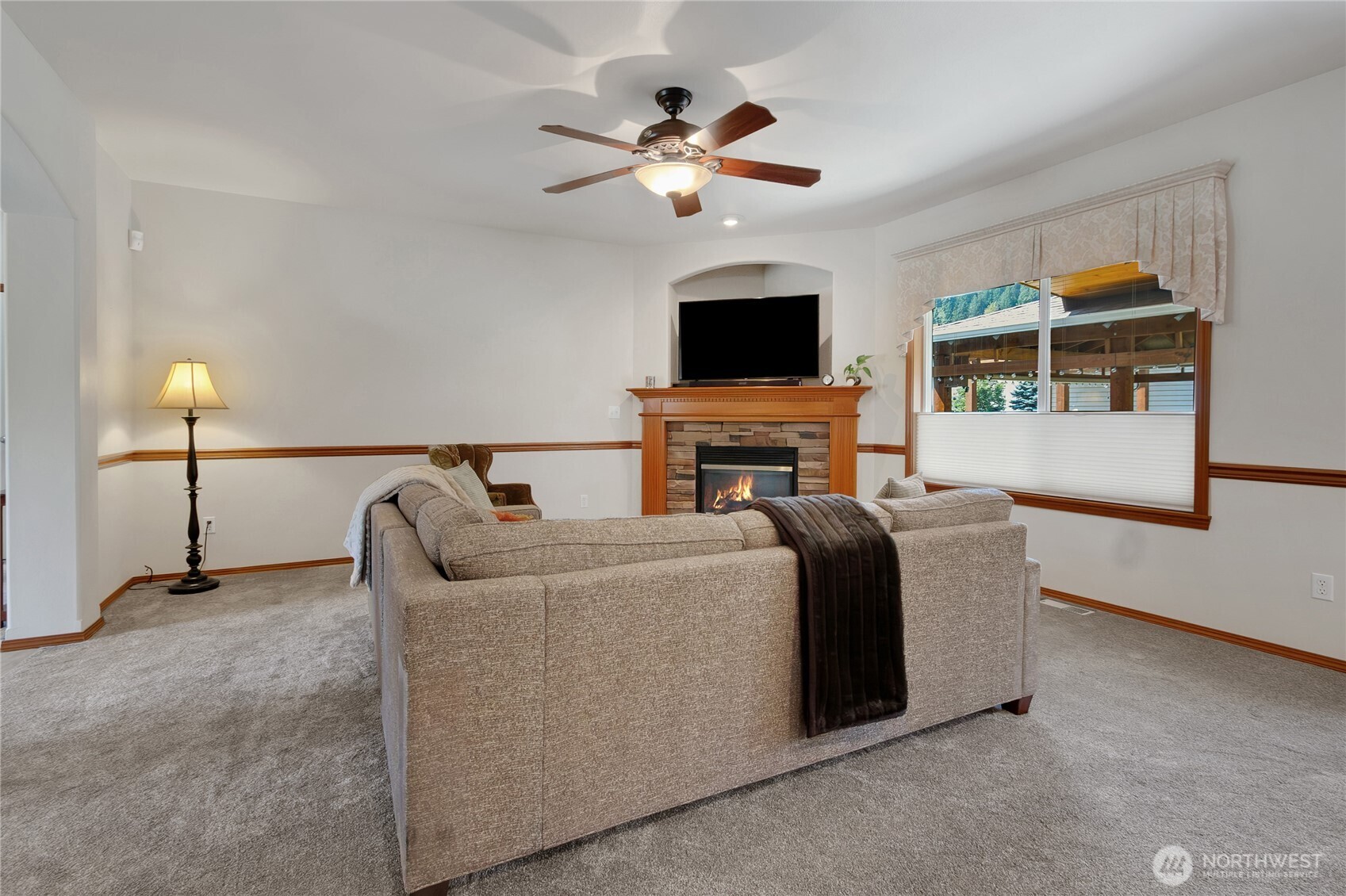 13714 143rd Avenue Property Photo 7