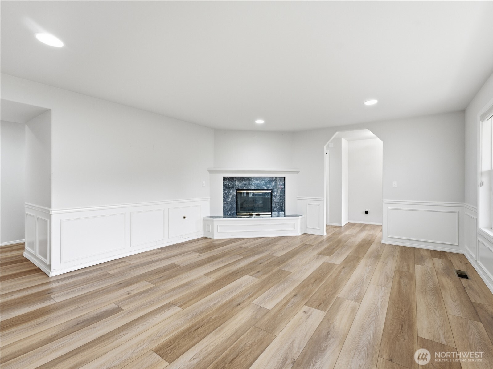 1380 Eastmont Avenue 304 Property Photo 10