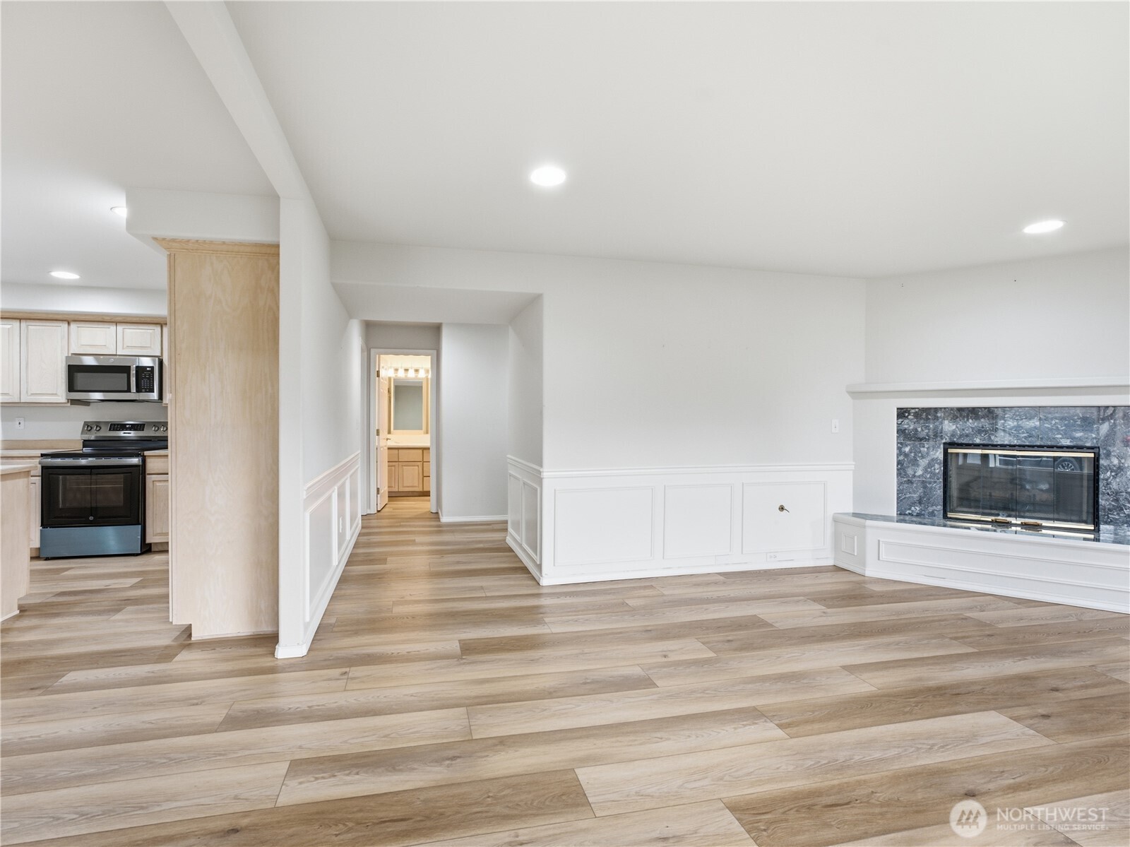 1380 Eastmont Avenue 304 Property Photo 12