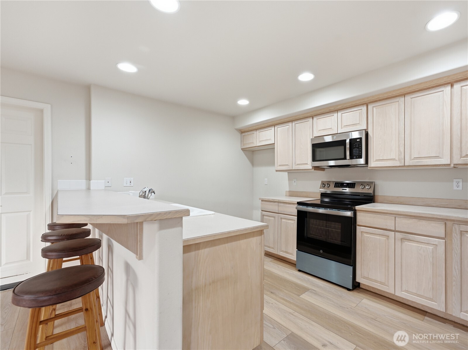 1380 Eastmont Avenue 304 Property Photo 13