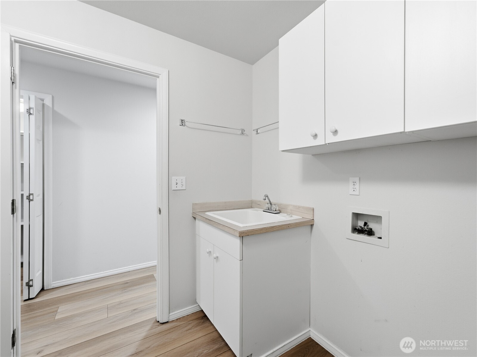 1380 Eastmont Avenue 304 Property Photo 21