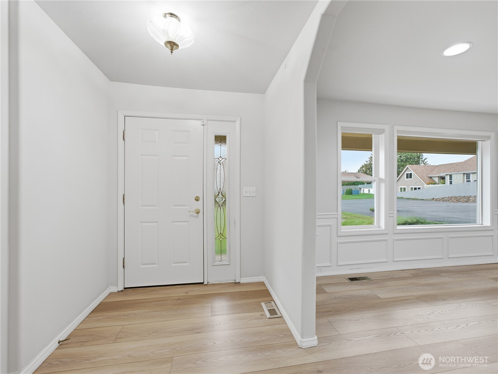 1380 Eastmont Avenue 304 Property Photo 26
