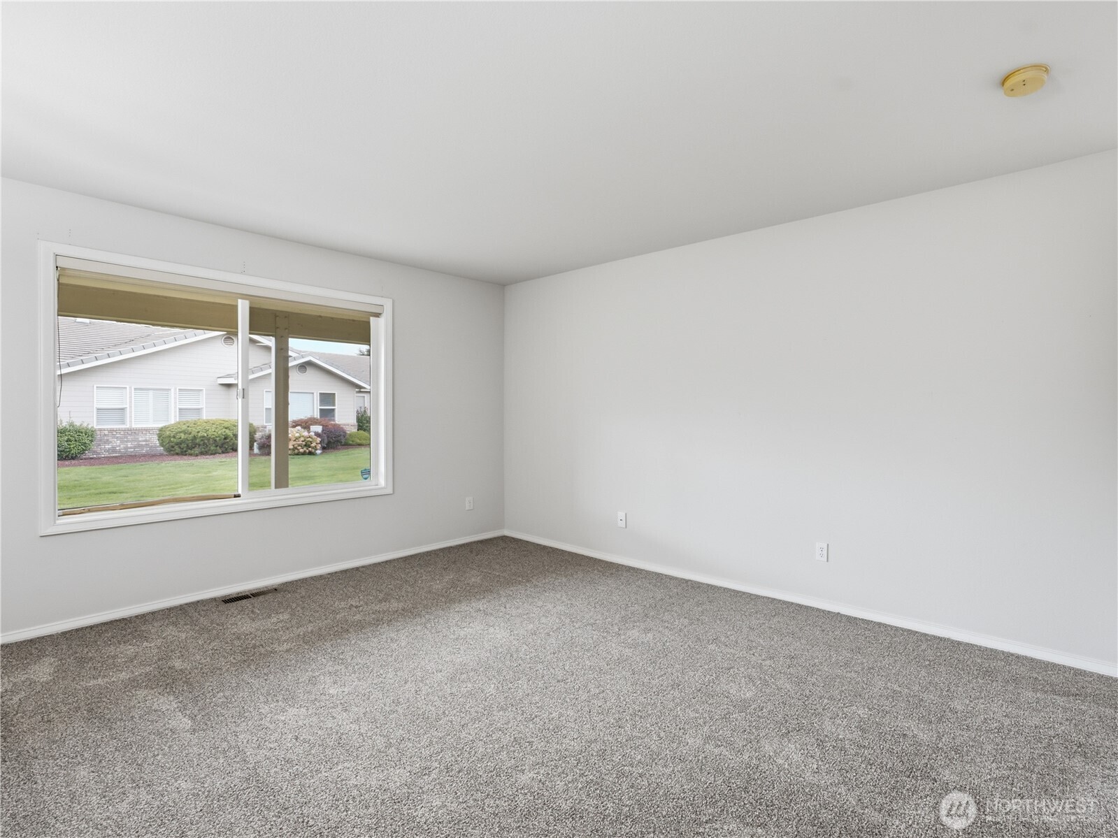 1380 Eastmont Avenue 304 Property Photo 28