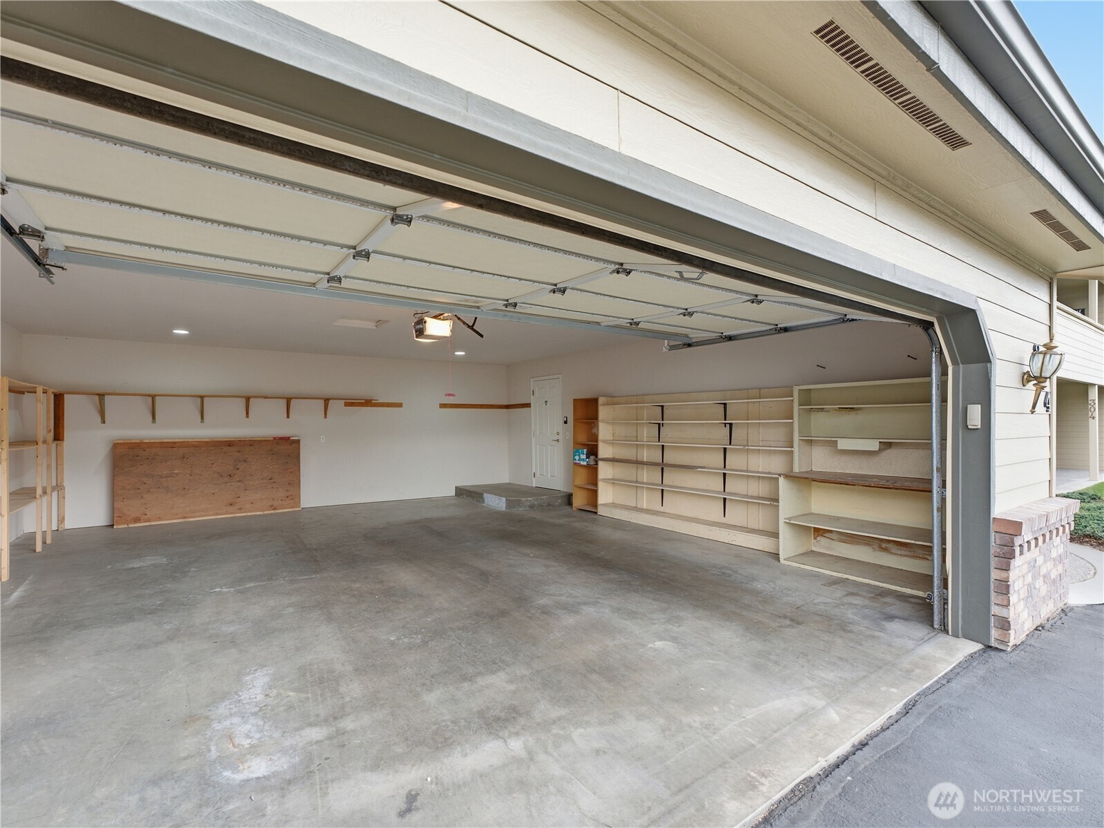 1380 Eastmont Avenue 304 Property Photo 36