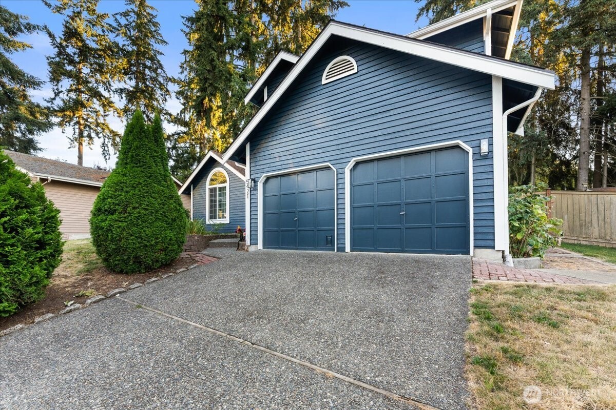 5421 James Place Property Photo 2