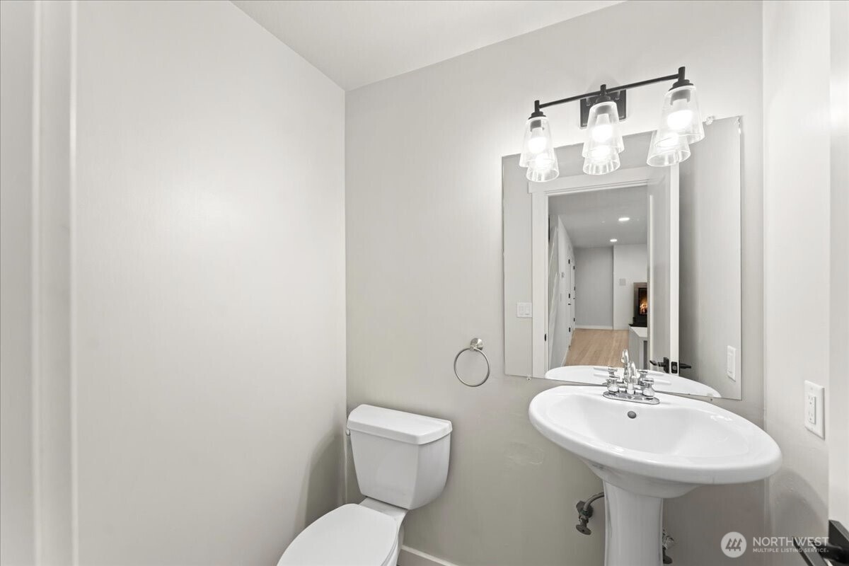 5421 James Place Property Photo 13