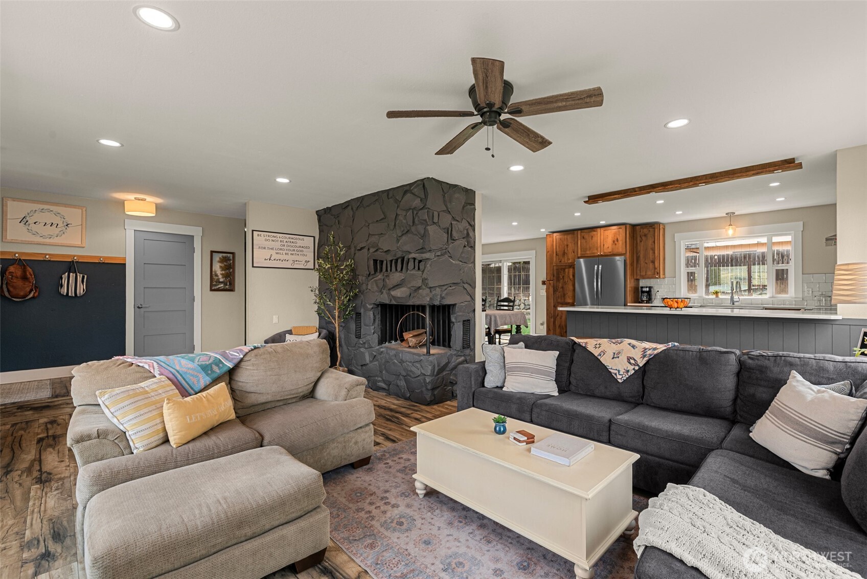 100 Valley Street Property Photo 8