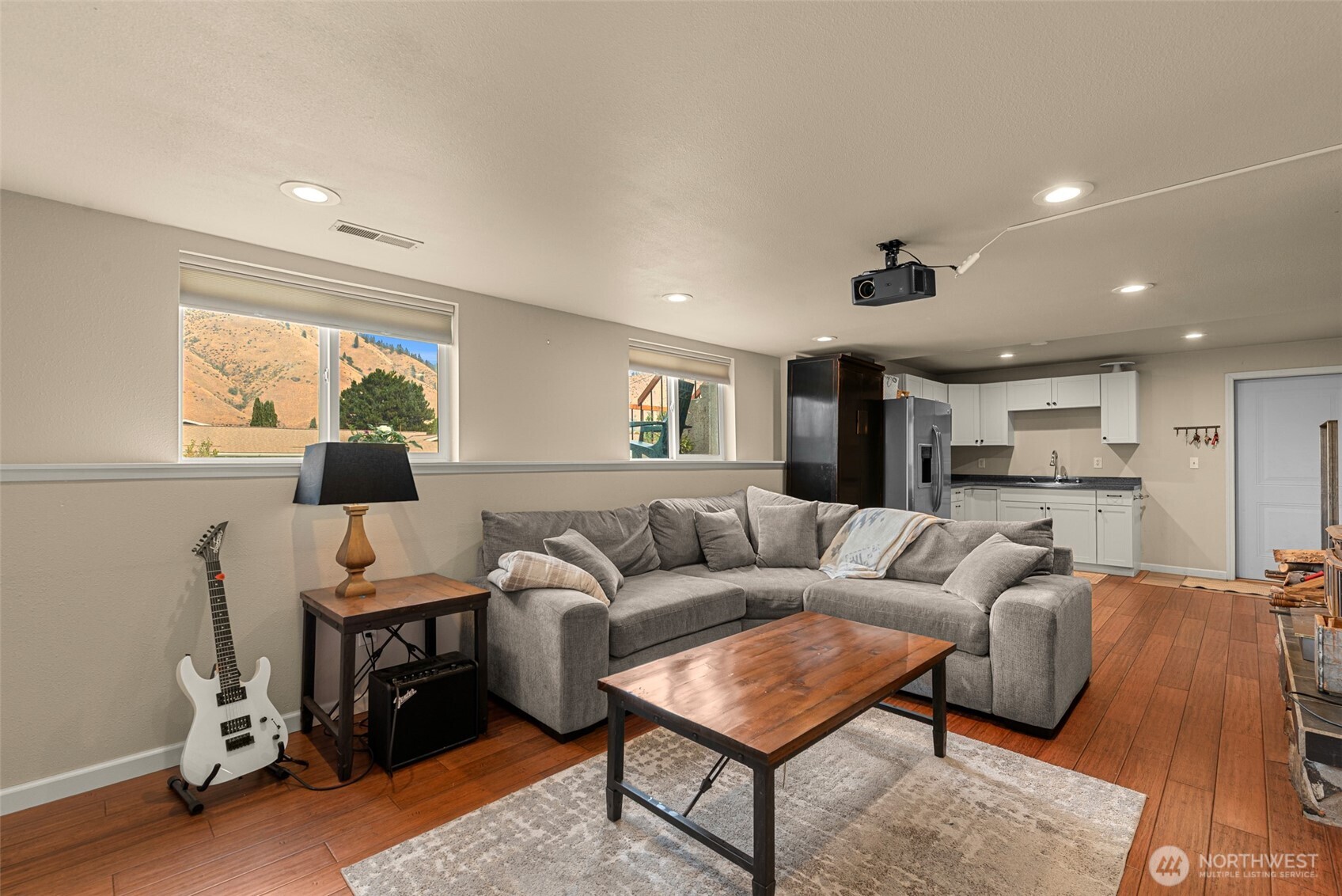 100 Valley Street Property Photo 23