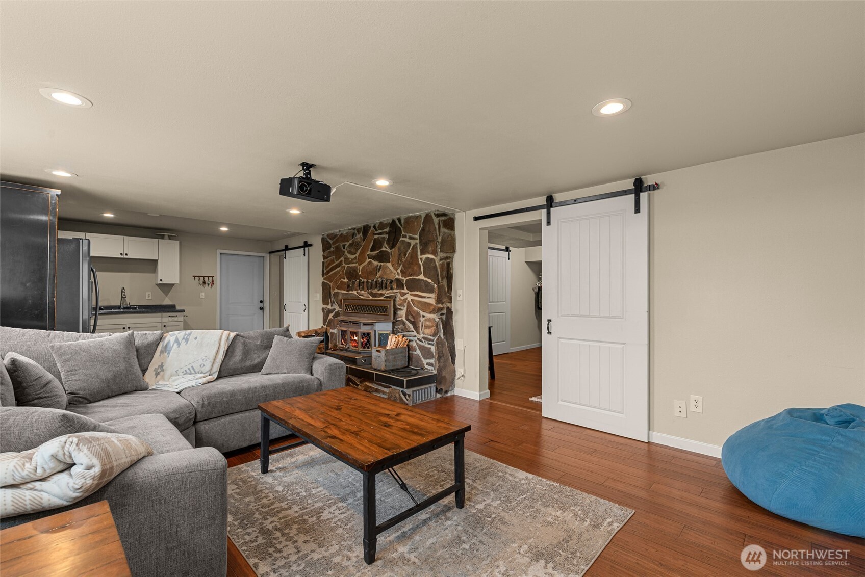 100 Valley Street Property Photo 26