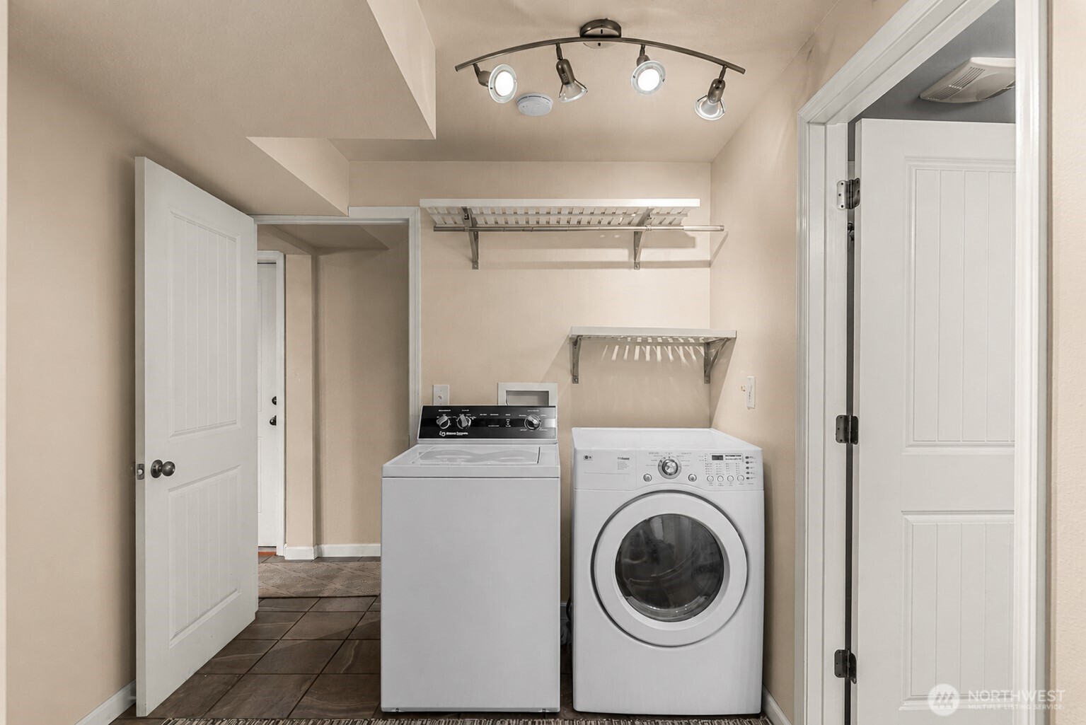 100 Valley Street Property Photo 30