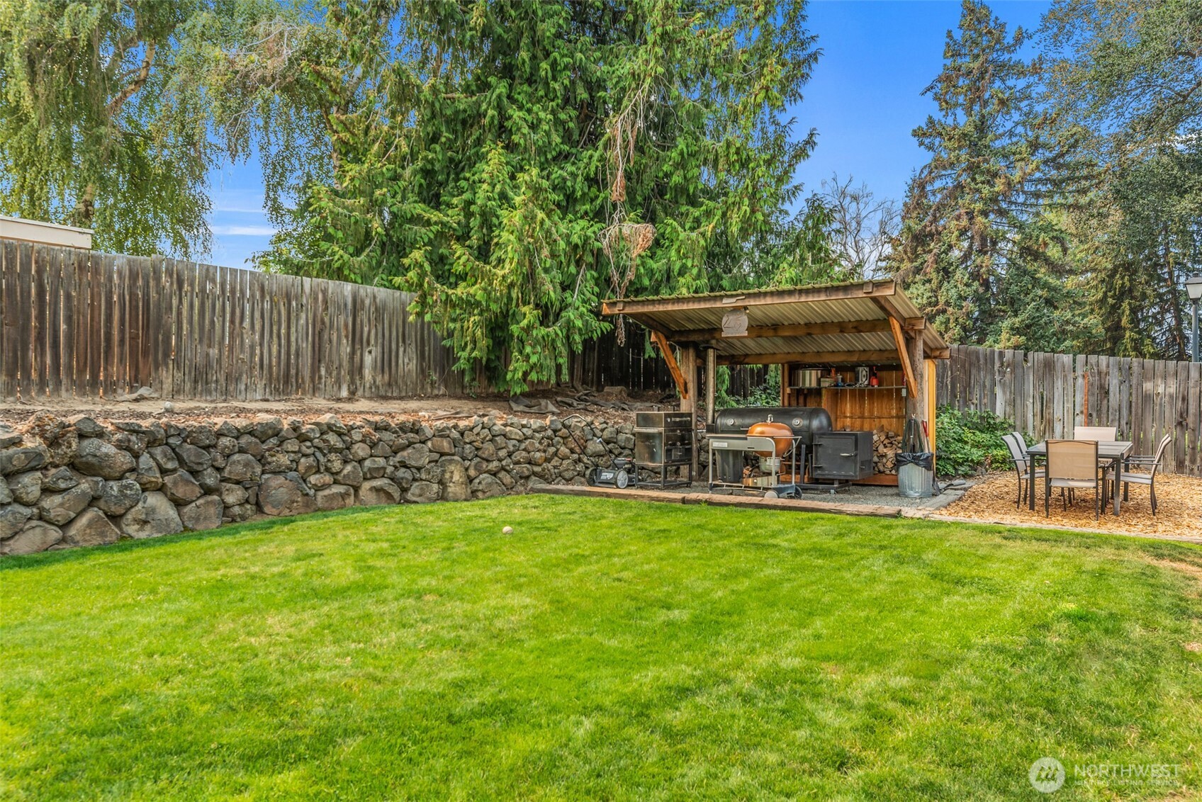 100 Valley Street Property Photo 32