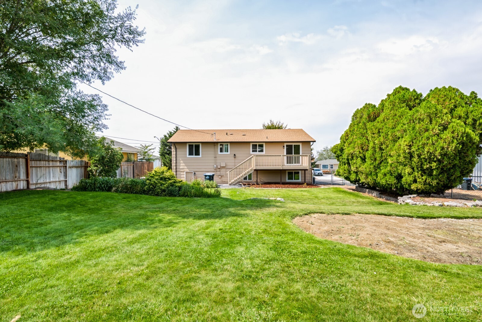 1213 S Skyline Drive Property Photo 4