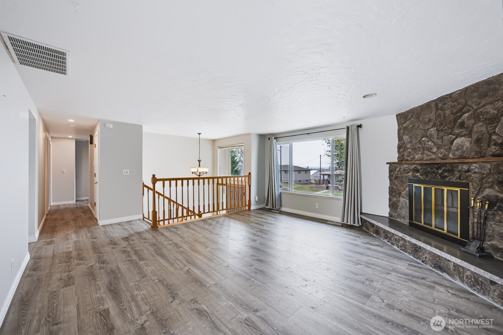 1213 S Skyline Drive Property Photo 9