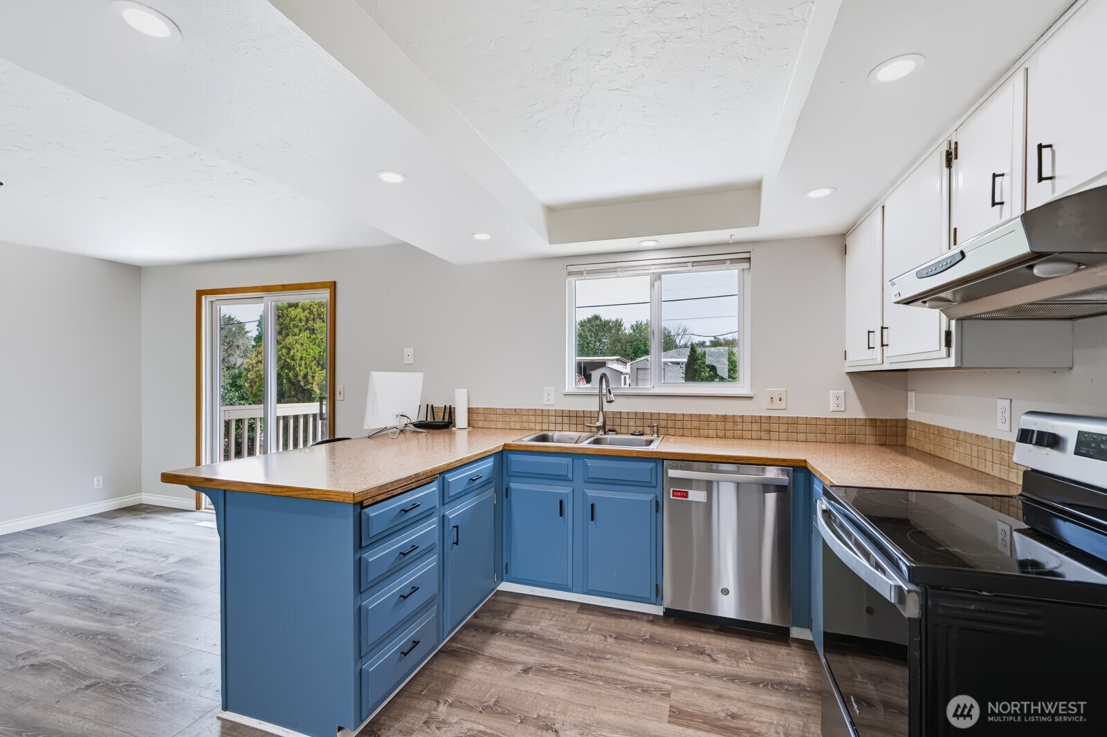 1213 S Skyline Drive Property Photo 12